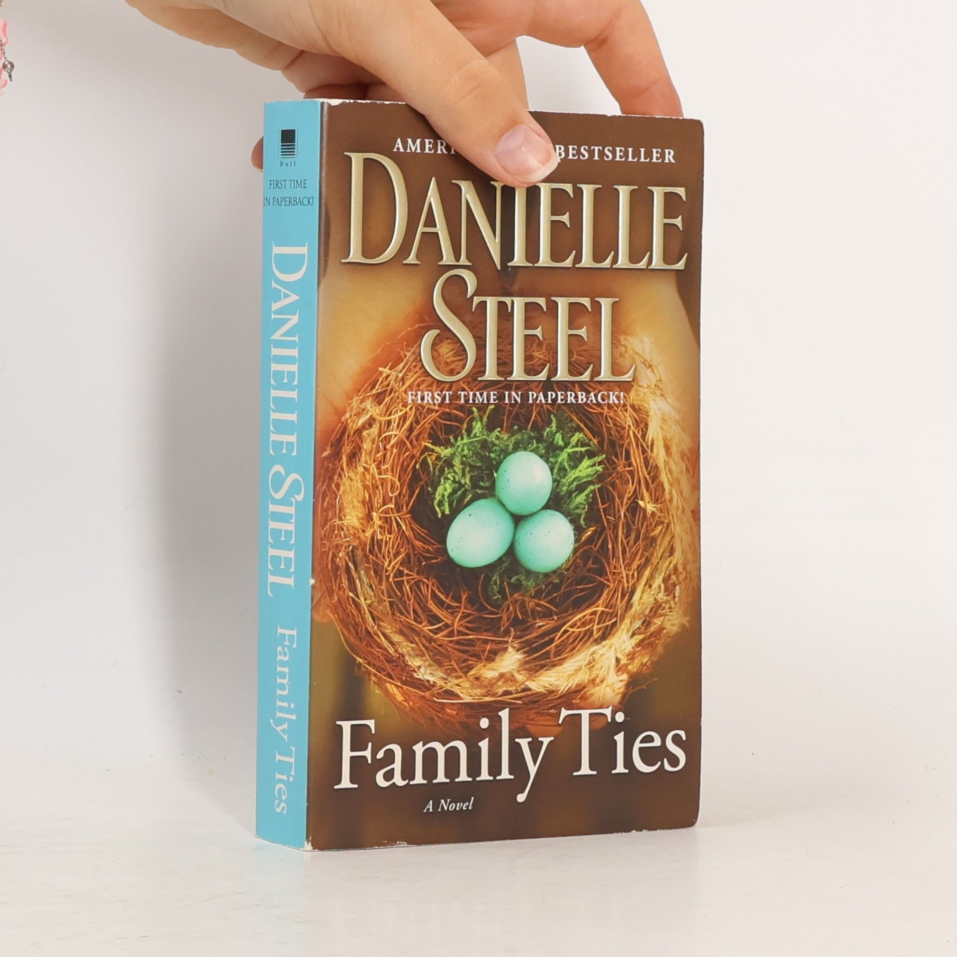 Danielle Steel Family Ties