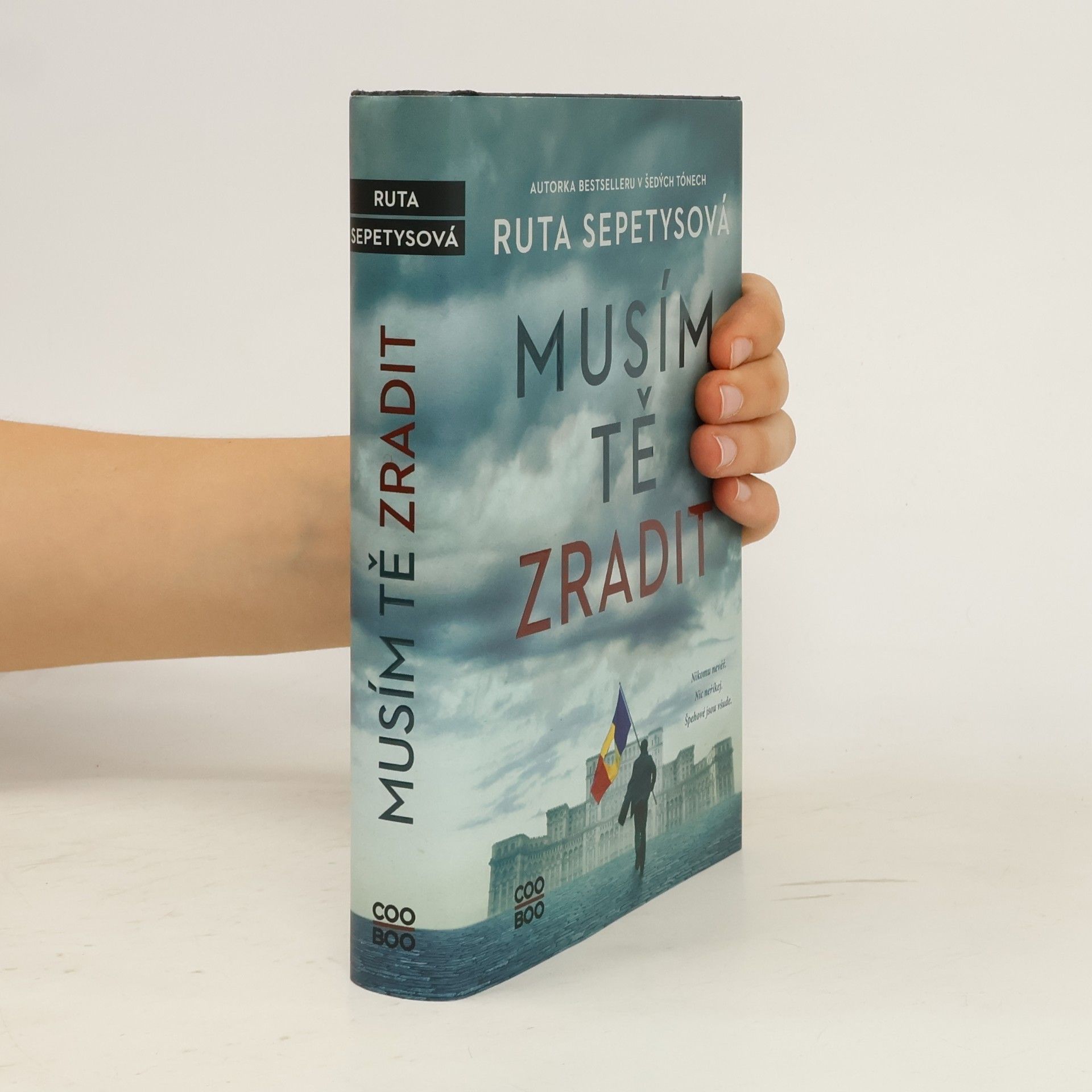 Ruta Sepetys Musím tě zradit