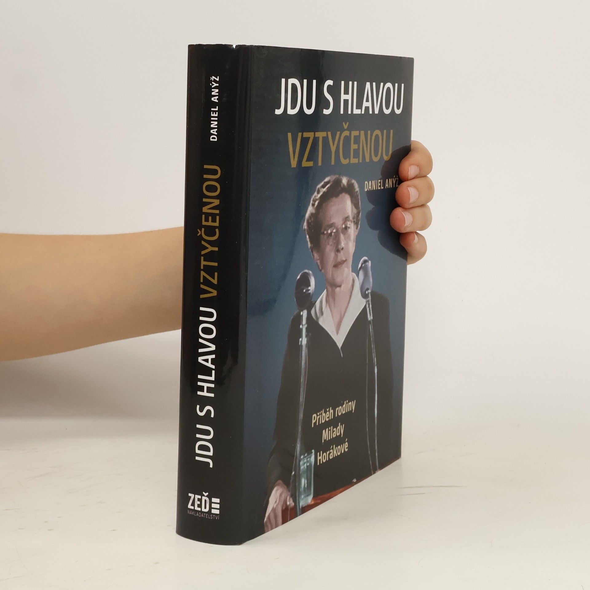 Daniel Anýž Jdu s hlavou vztyčenou. Příběh rodiny Milady Horákové