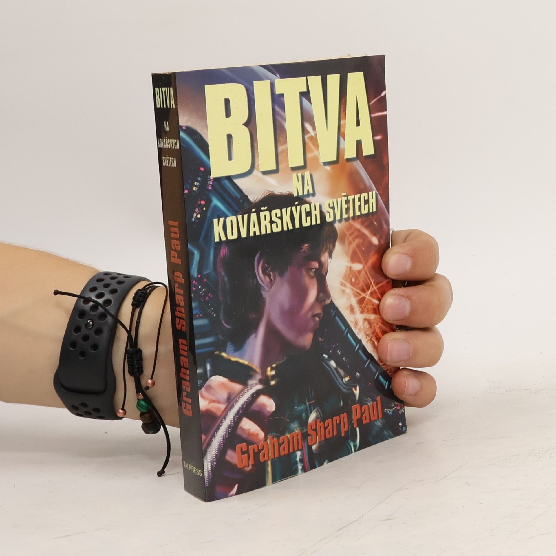 Graham Sharp Paul Helfortova válka. Kniha druhá, Bitva na Kovářských světech