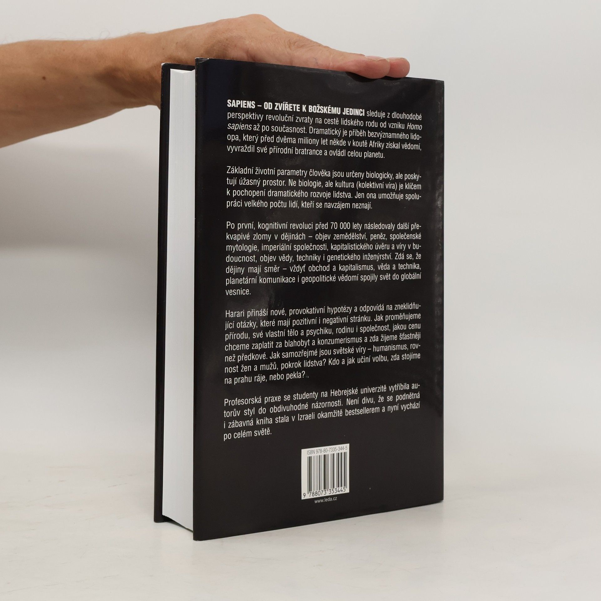 Yuval Harari Sapiens - Od zvířete k božskému jedinci