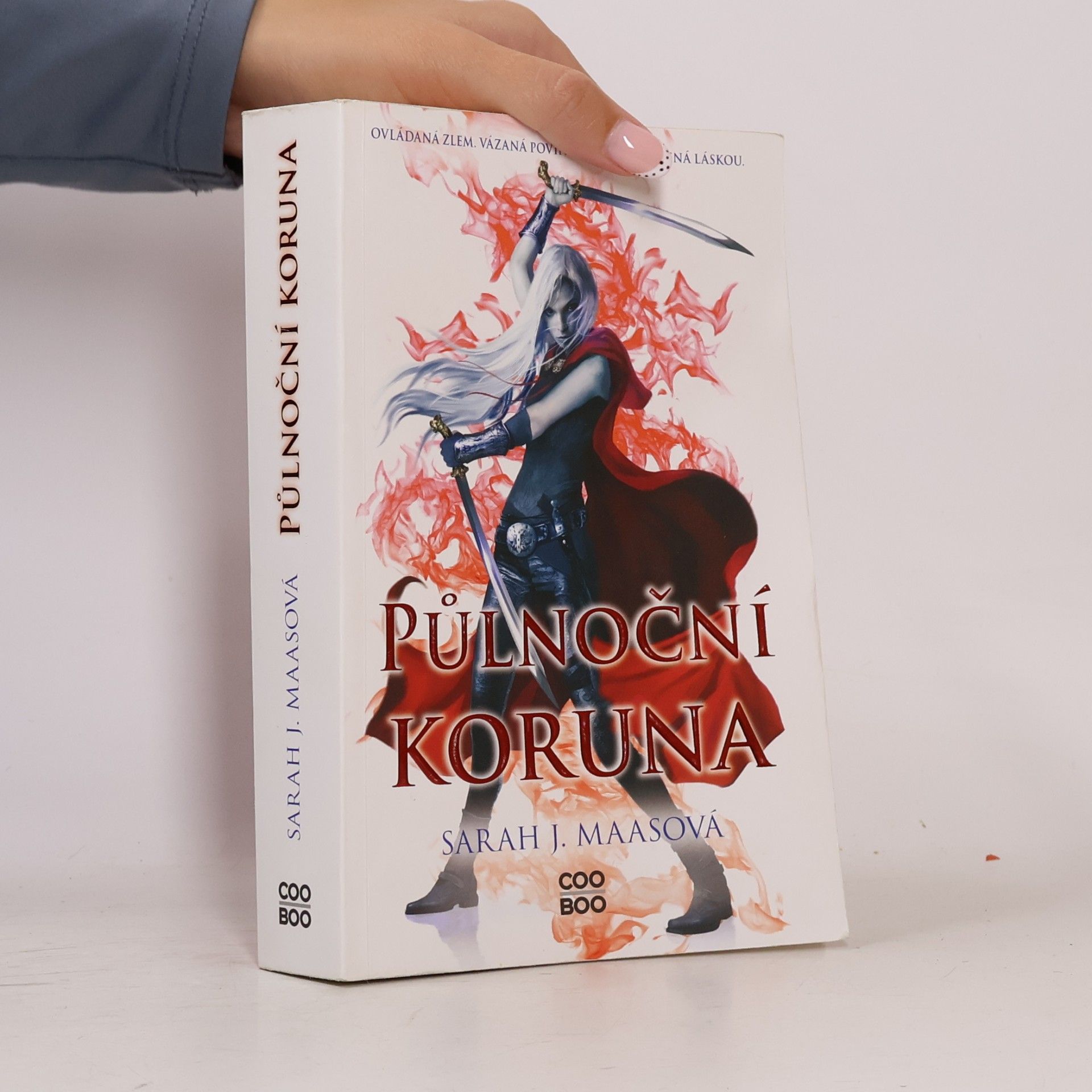 Sarah J. Maas Půlnoční koruna