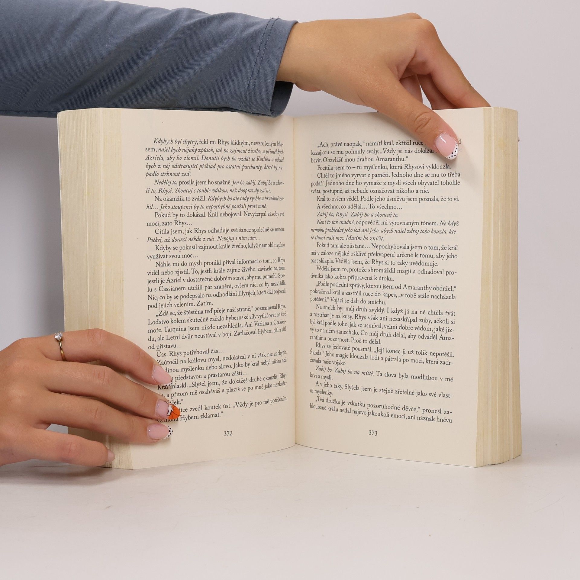 Sarah J. Maas Dvůr křídel a zmaru
