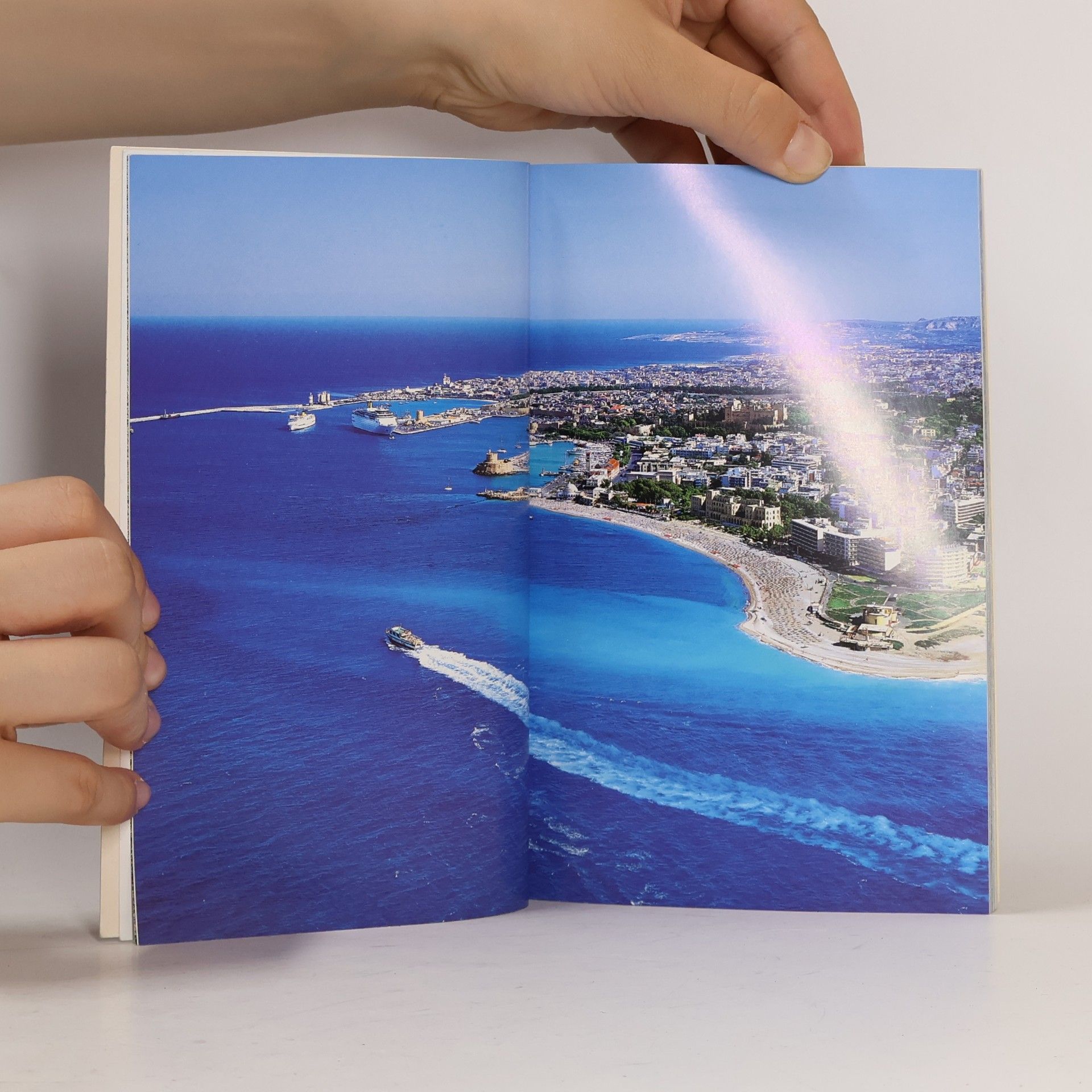 Pavlína Paschou Rhodos včera a dnes : kompletní turistický průvodce se 145 barevnými fotografiemi a mapkami