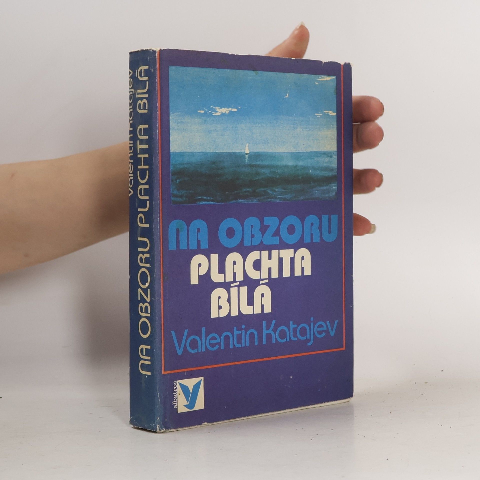Valentin Petrovič Katajev Na obzoru plachta bilá