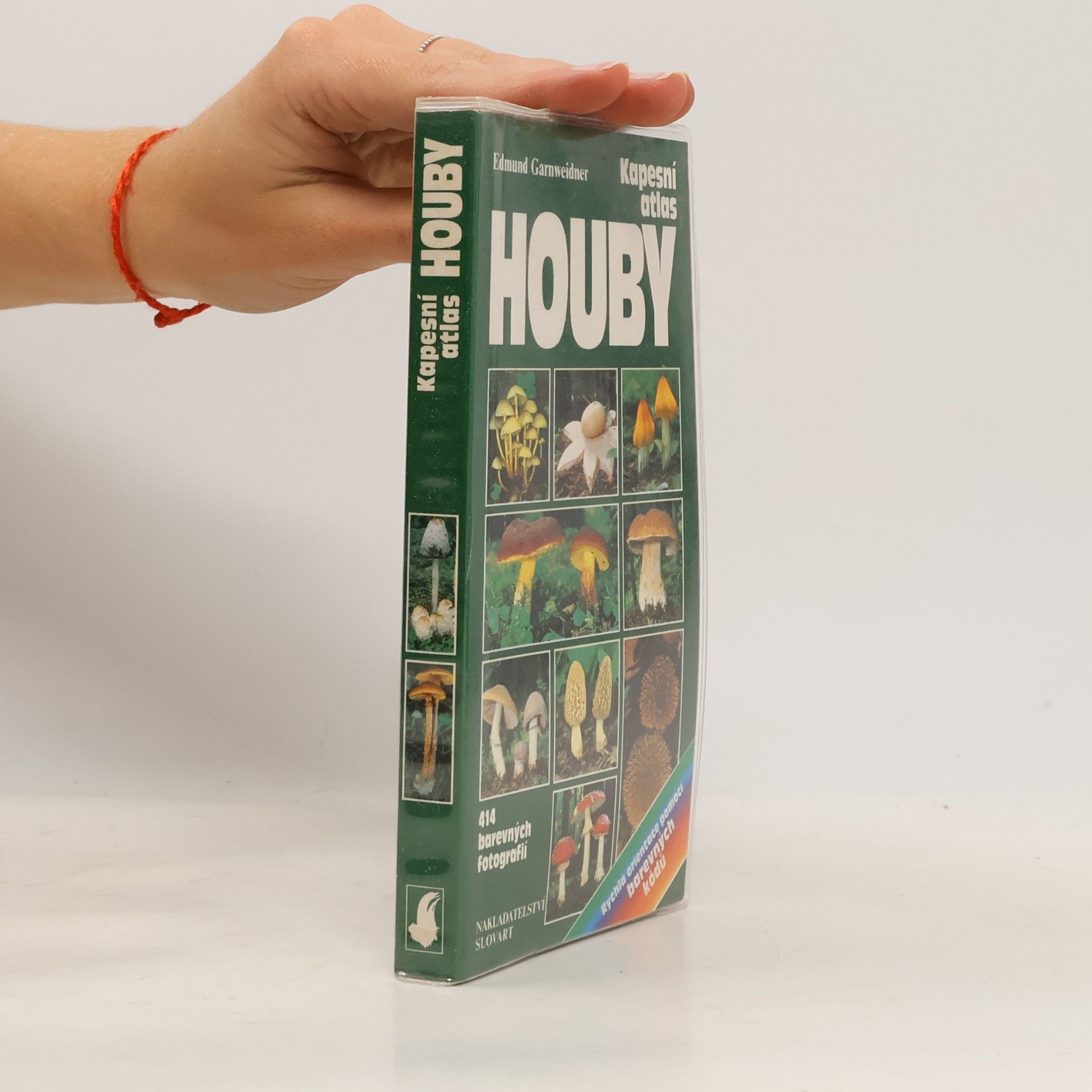 Věra Strádalová Houby : praktická příručka k poznávání a určování hub ve střední Evropě