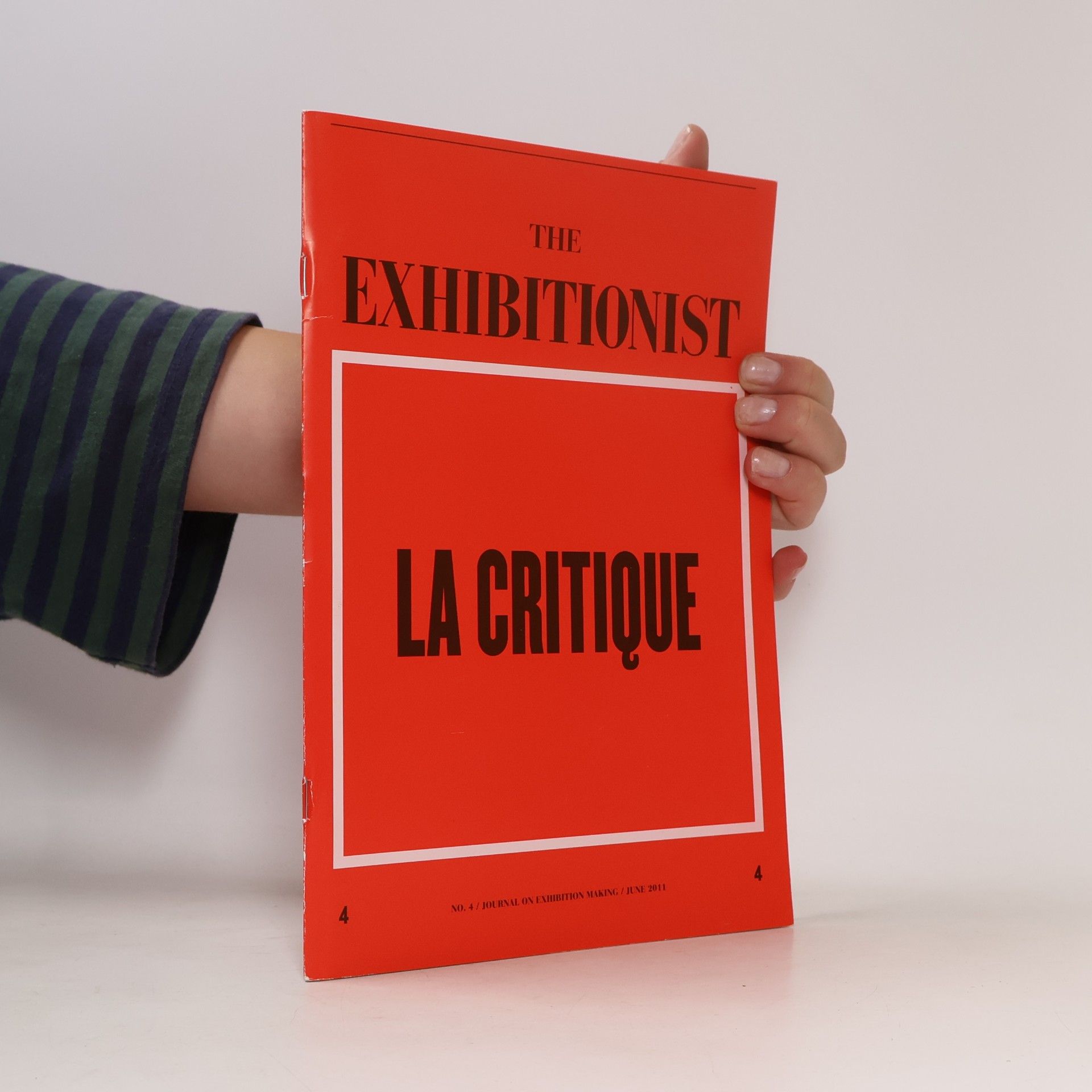 AA.VV. The Exhibitionist. La Critique