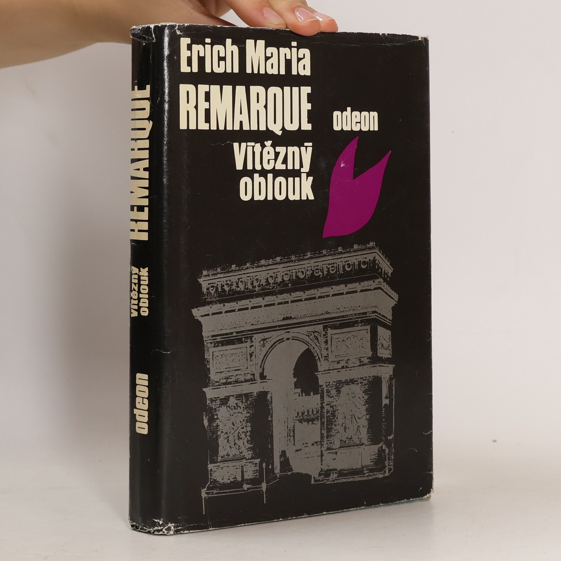 Erich Maria Remarque Vítězný oblouk