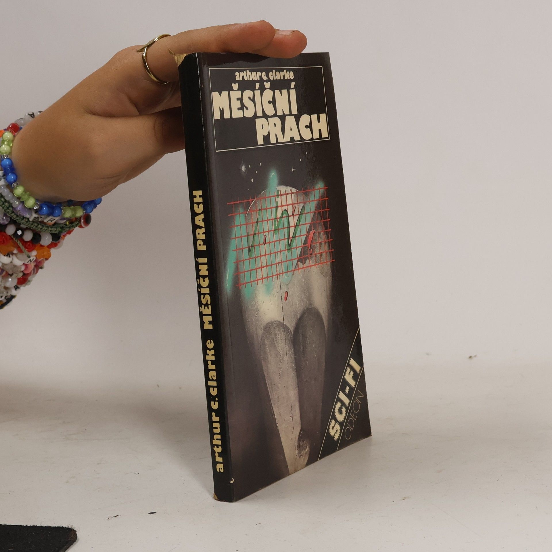 Arthur C. Clarke Měsíční prach