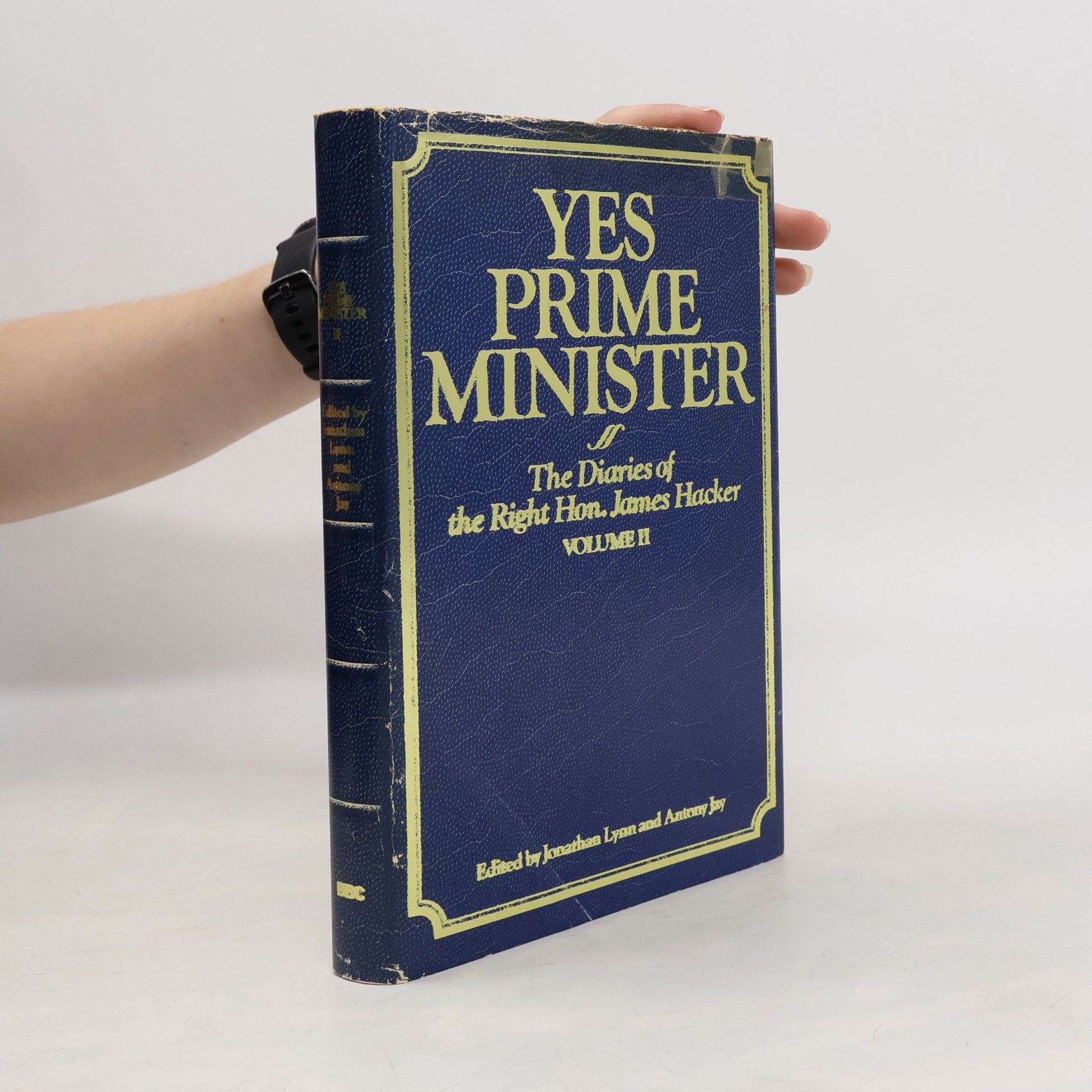 Jonathan Lynn Yes Prime Minister : the diaries of the Right Hon. James Hacker