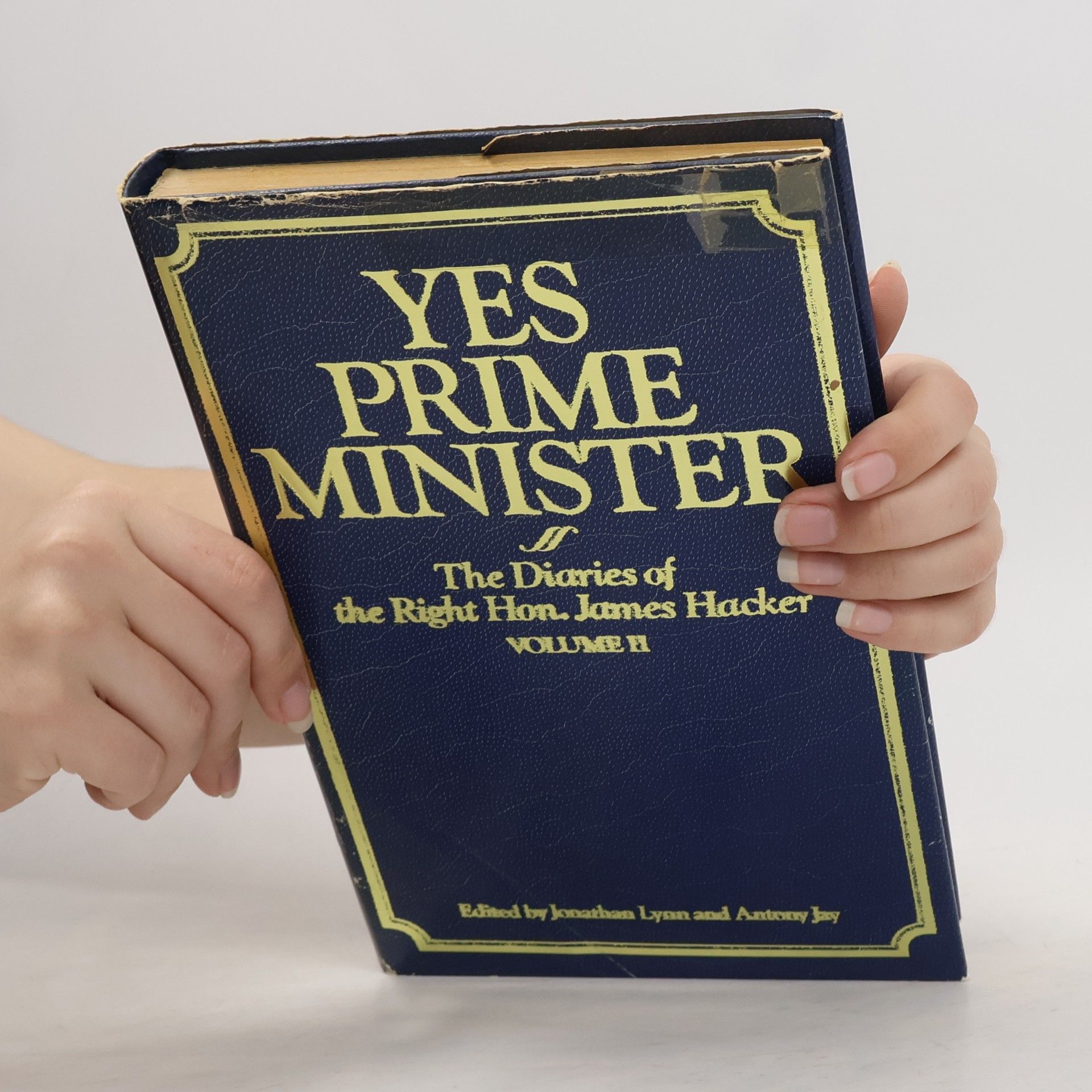Jonathan Lynn Yes Prime Minister : the diaries of the Right Hon. James Hacker