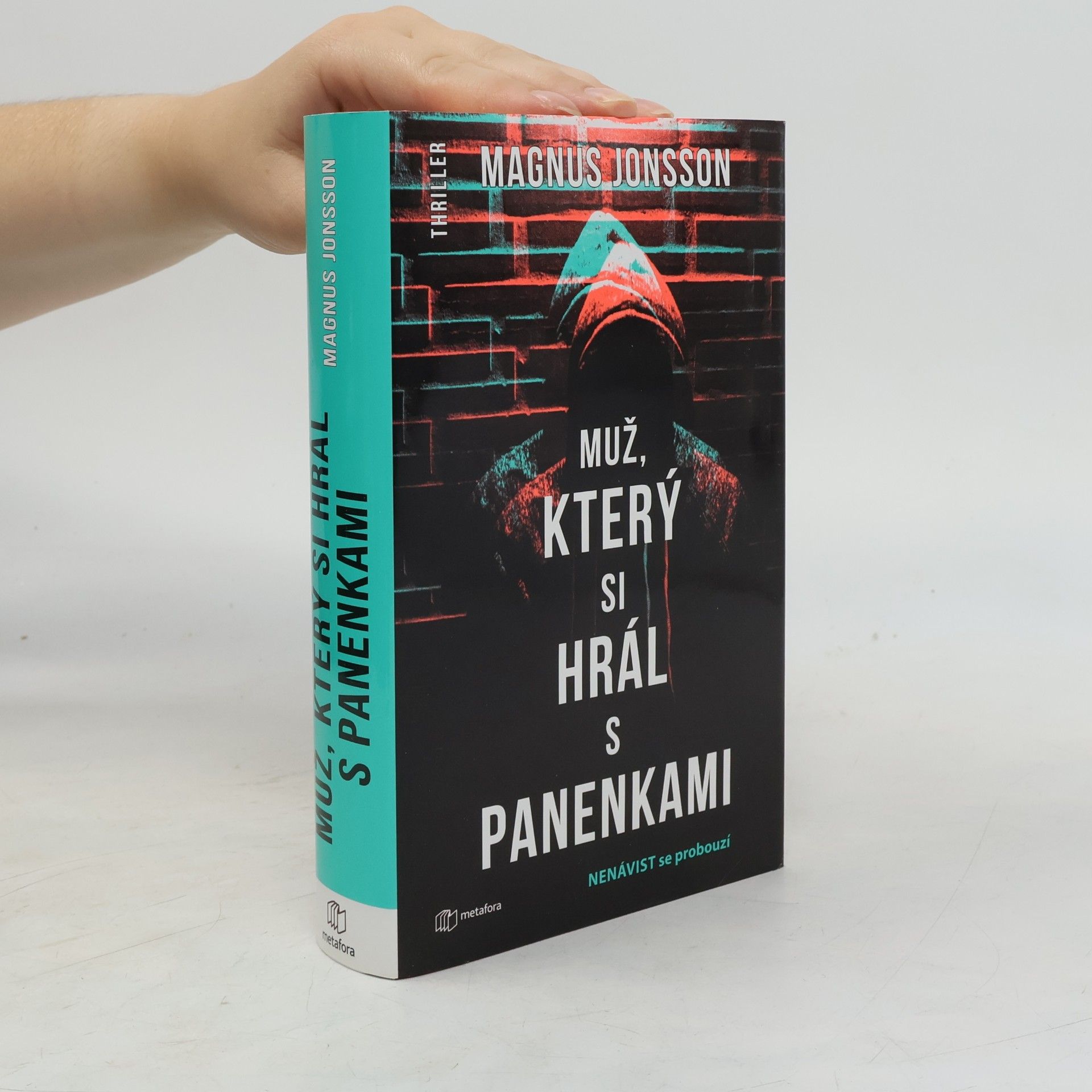Magnus Jonsson Muž, který si hrál s panenkami