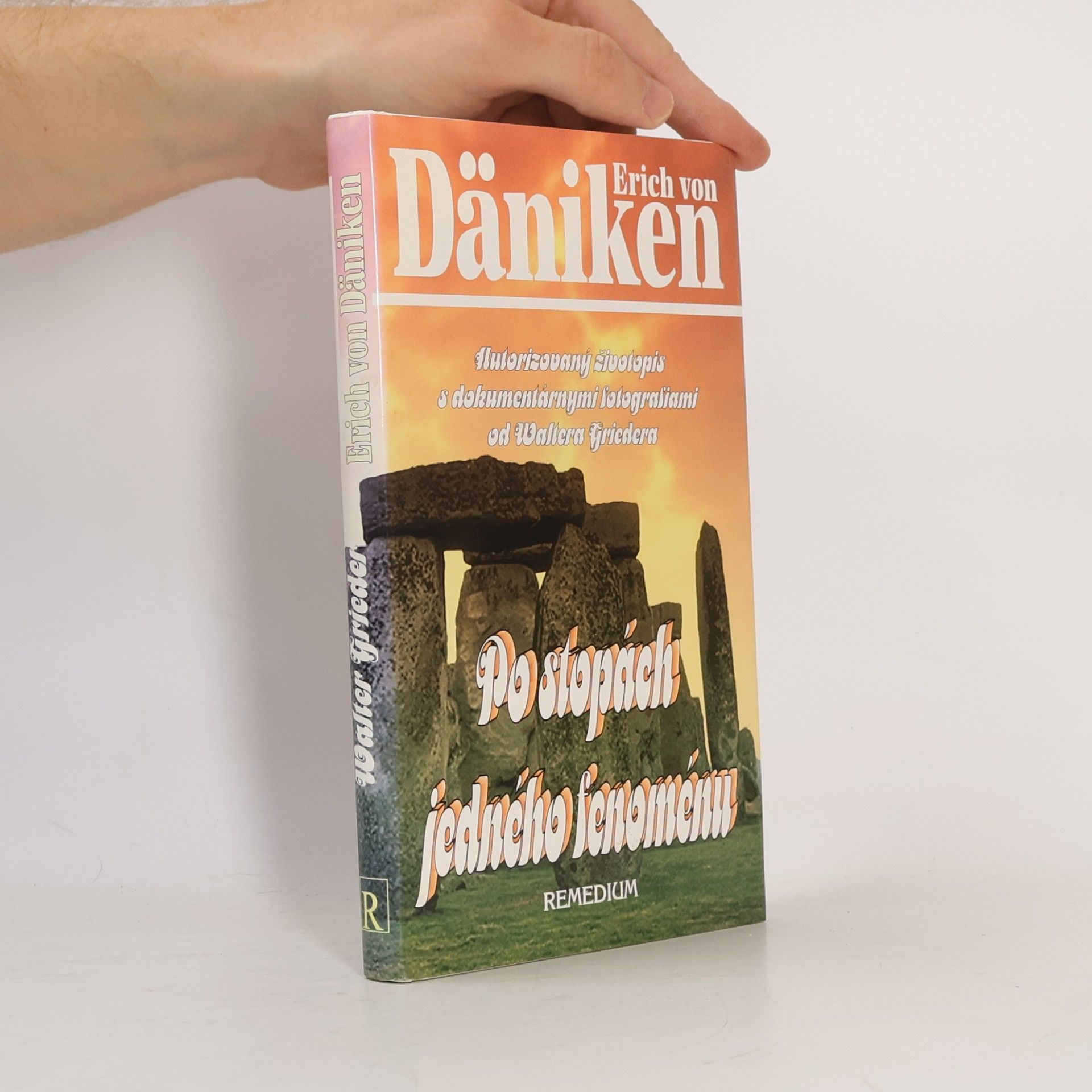 Erich von Däniken Po stopách jedného fenoménu