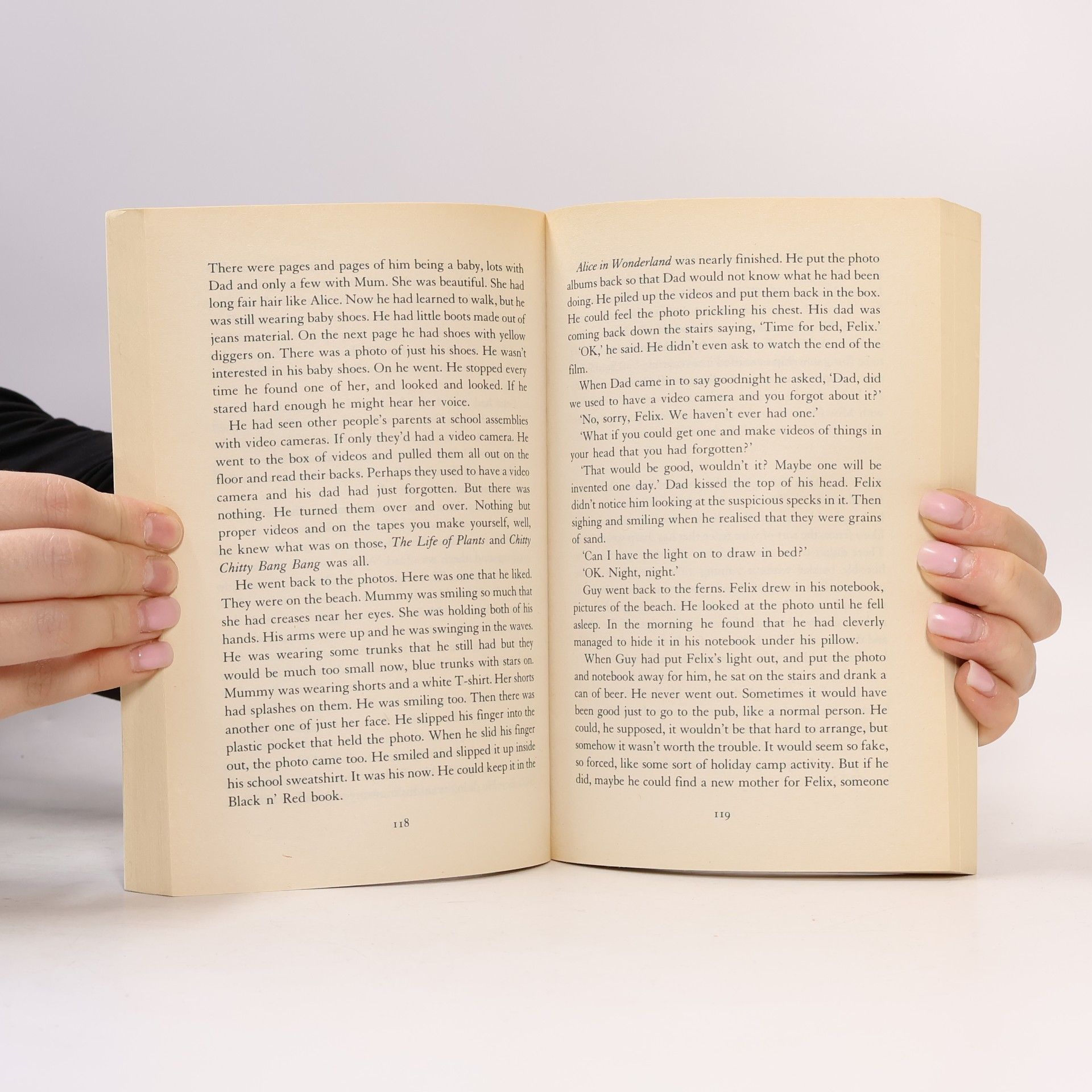 Rebecca Smith A Bit of Earth (Print on Demand (Paperback))