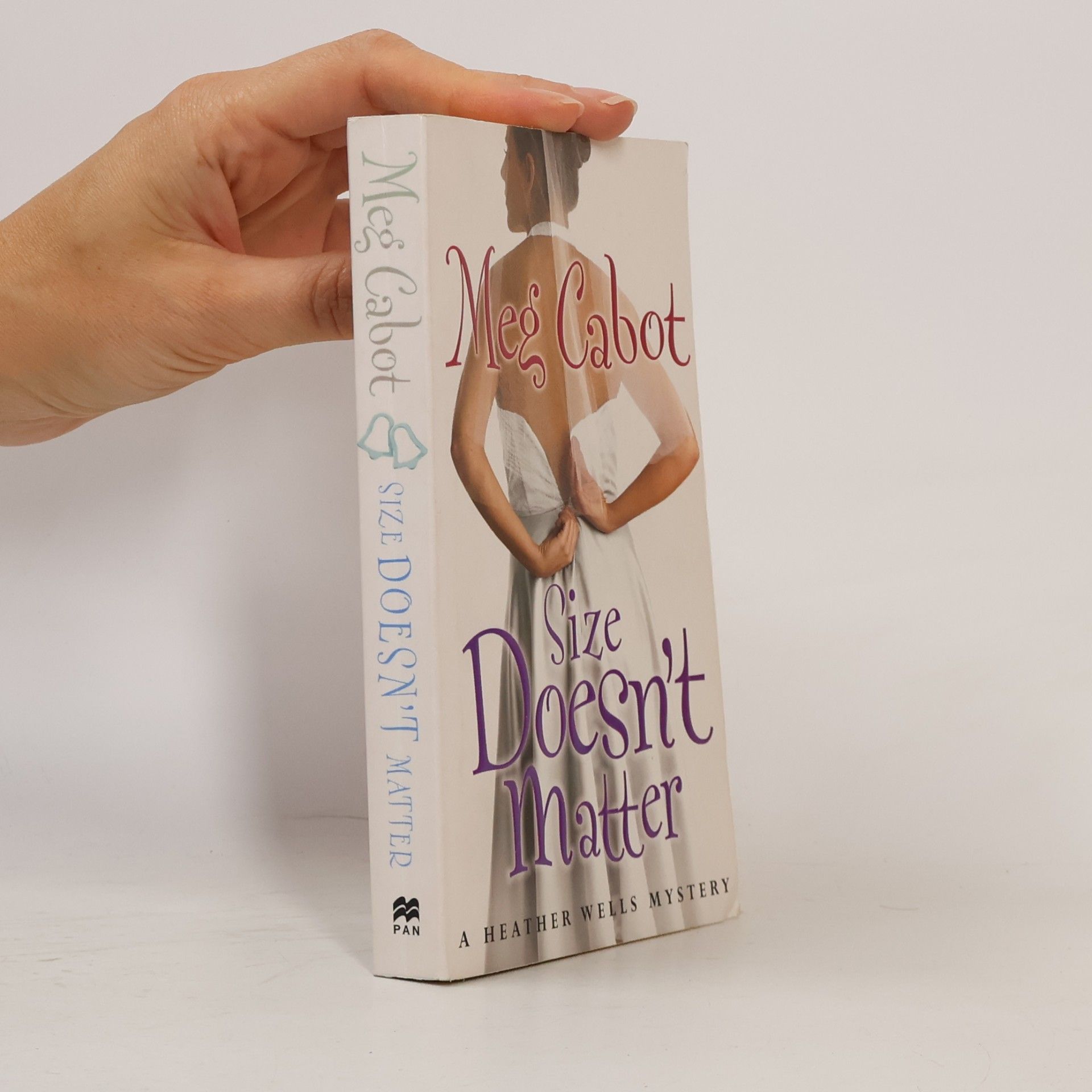 Patricia Cabot Size doesn't matter : A Heather Wells mystery