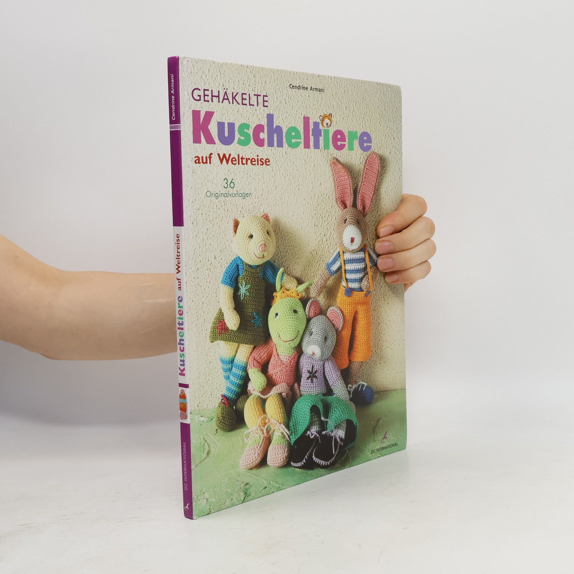 Cendrine Armani Gehäkelte Kuscheltiere auf Weltreise