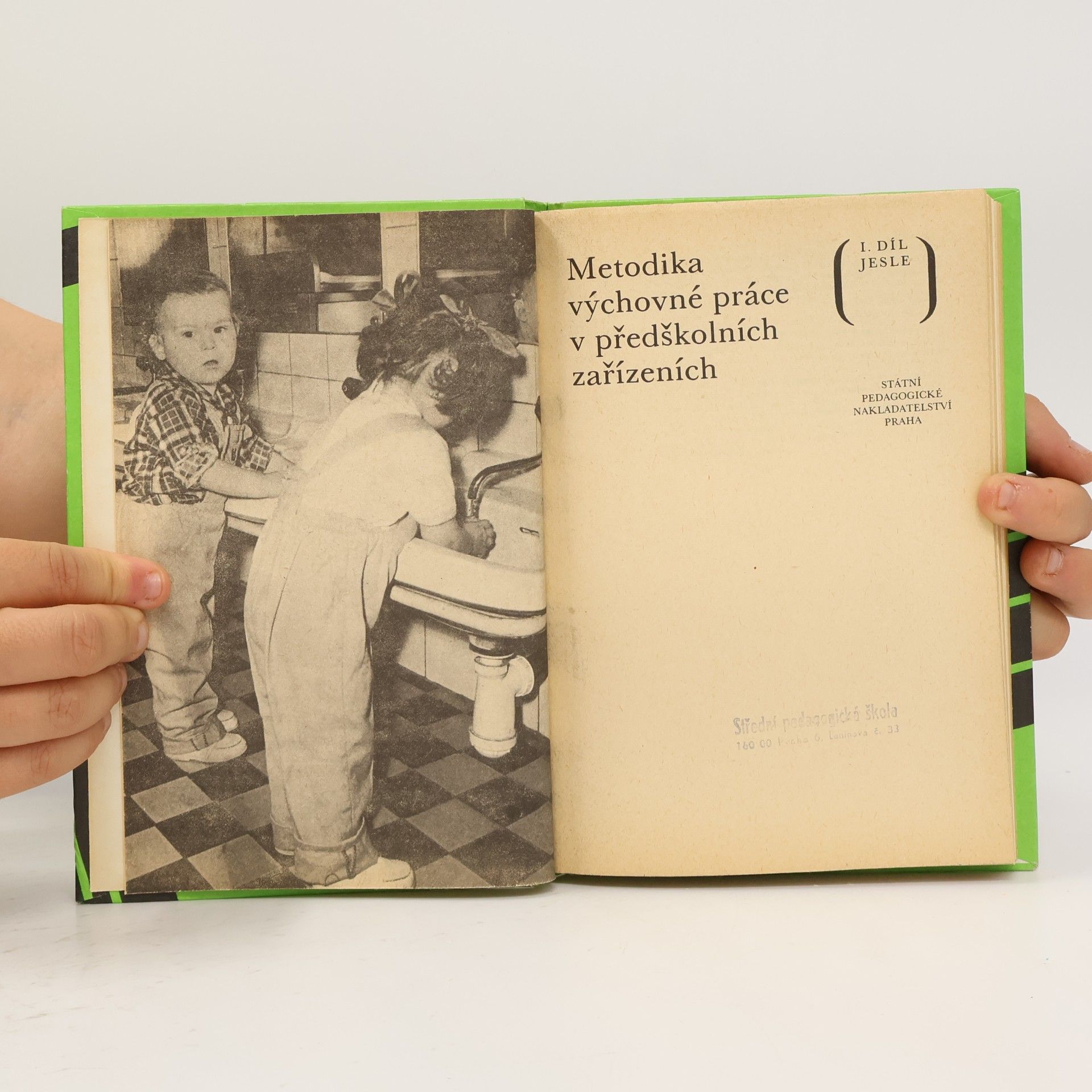 Miloslava Jírová Metodika výchovné práce v předškolních zařízeních. 1. díl, Jesle