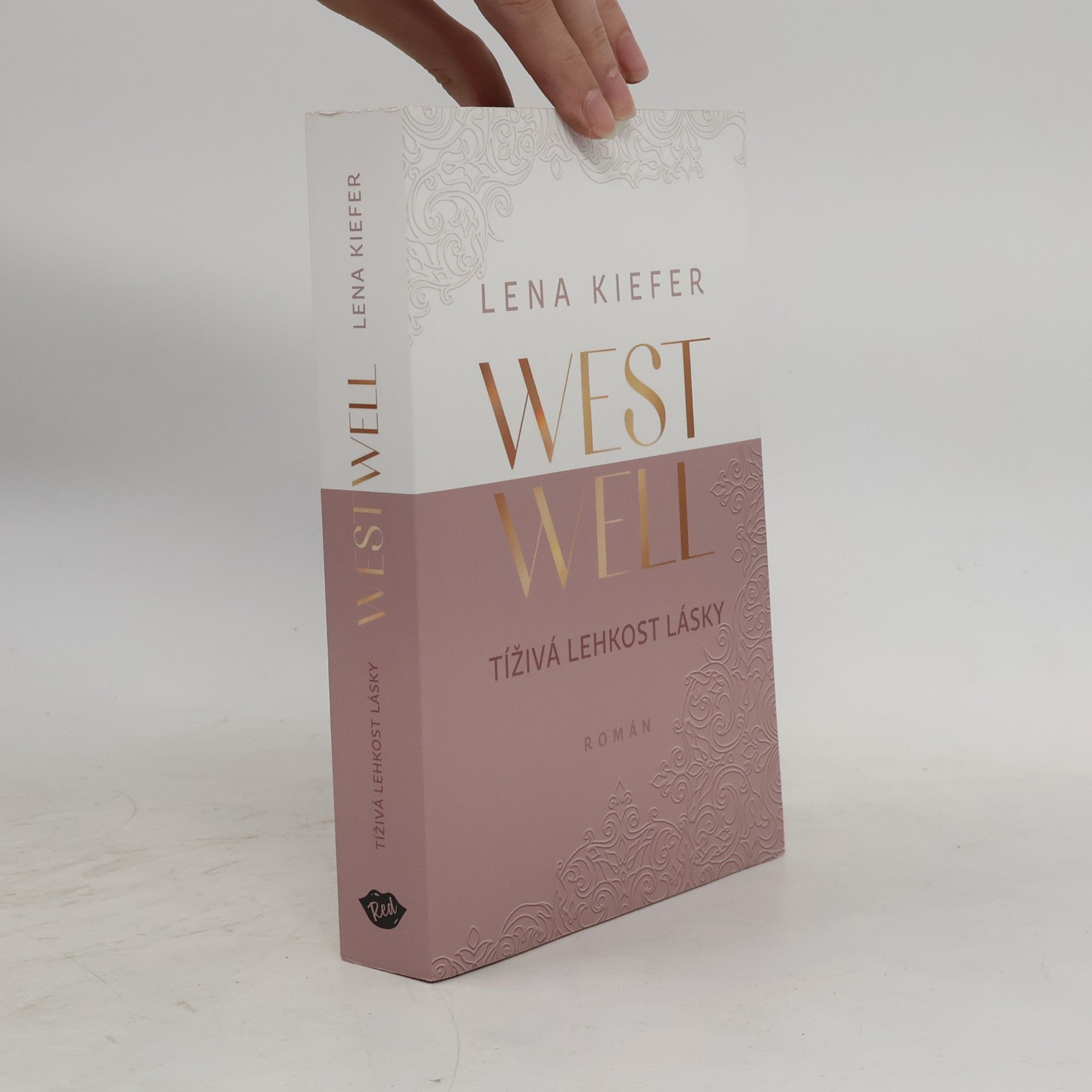 Lena Kiefer Westwell. Tíživá lehkost lásky