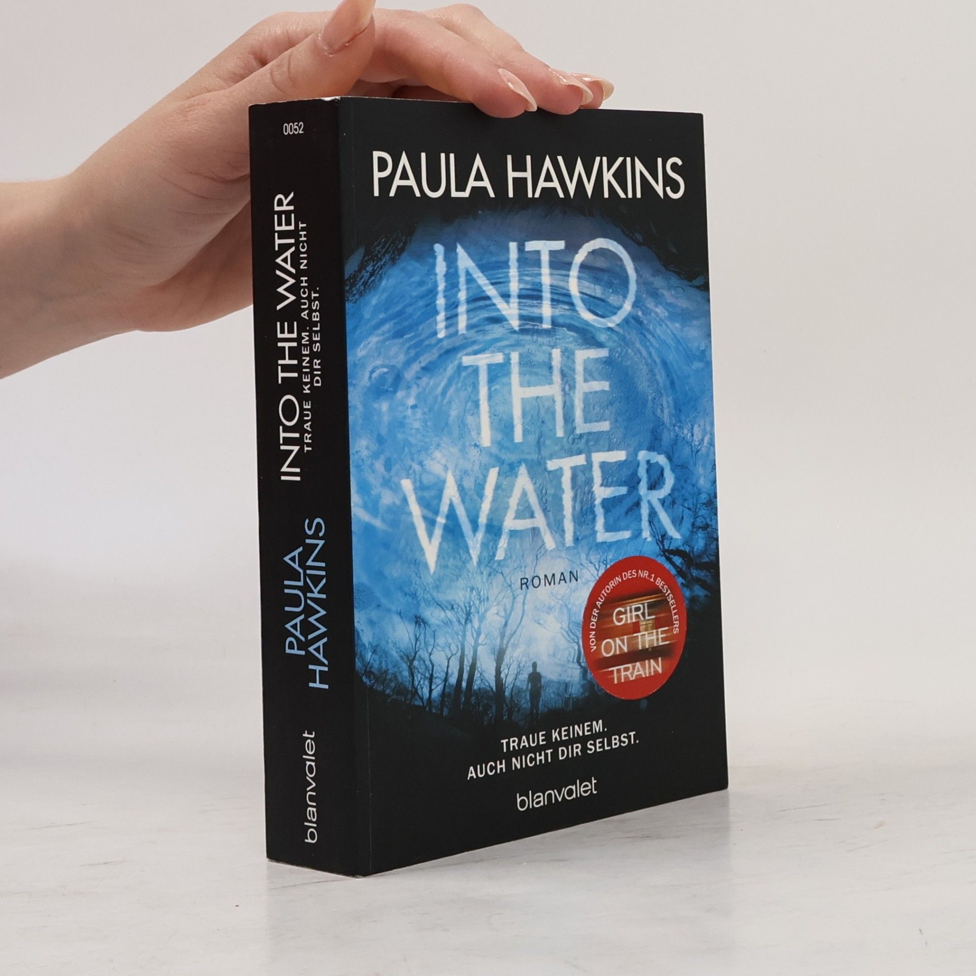 Paula Hawkins Into the Water