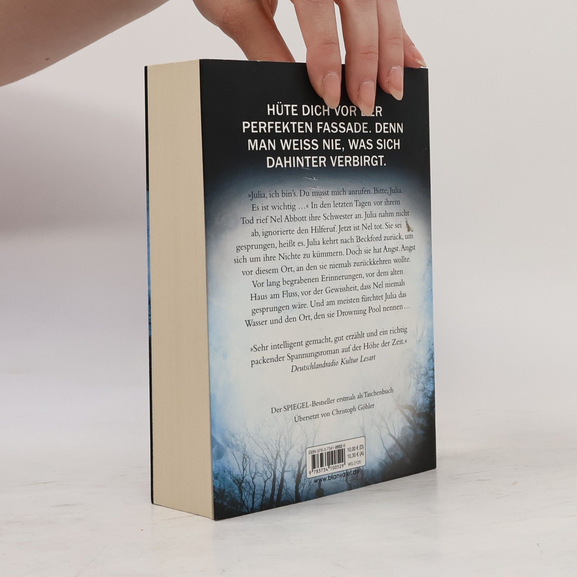 Paula Hawkins Into the Water