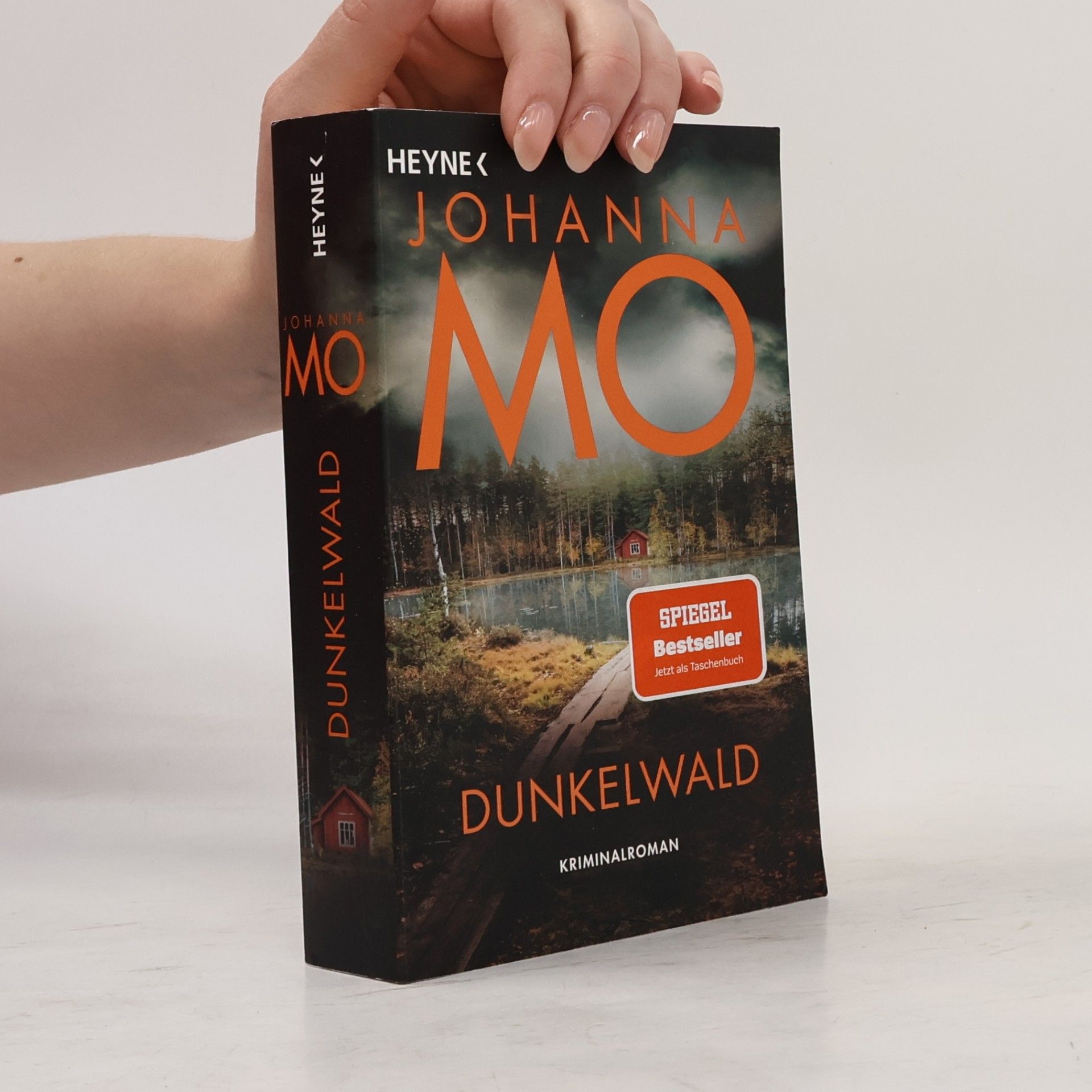 Johanna Mo Dunkelwald