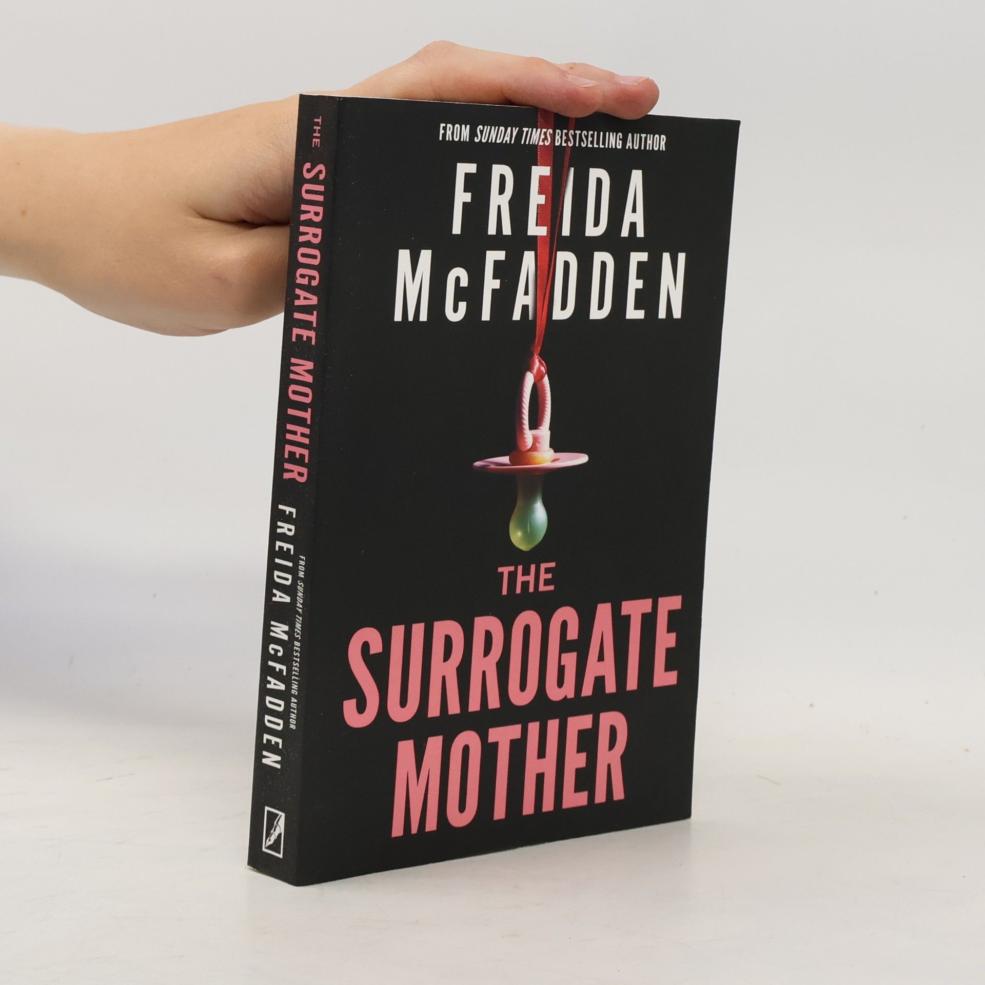 Freida McFadden The Surrogate Mother