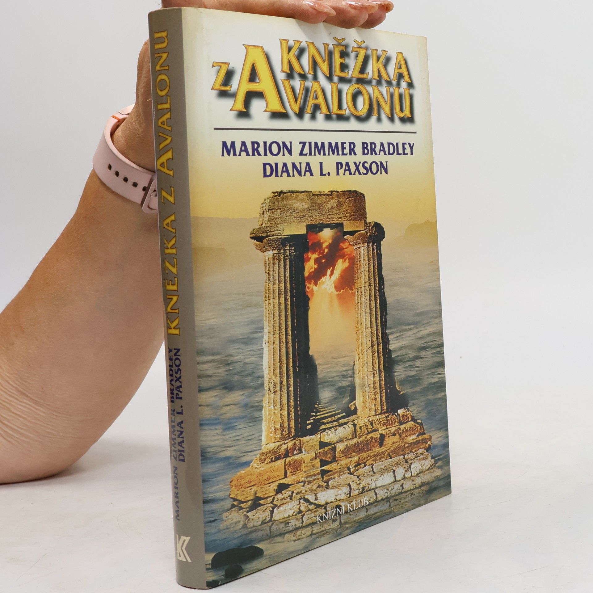 Marion Zimmer Bradley Kněžka z Avalonu