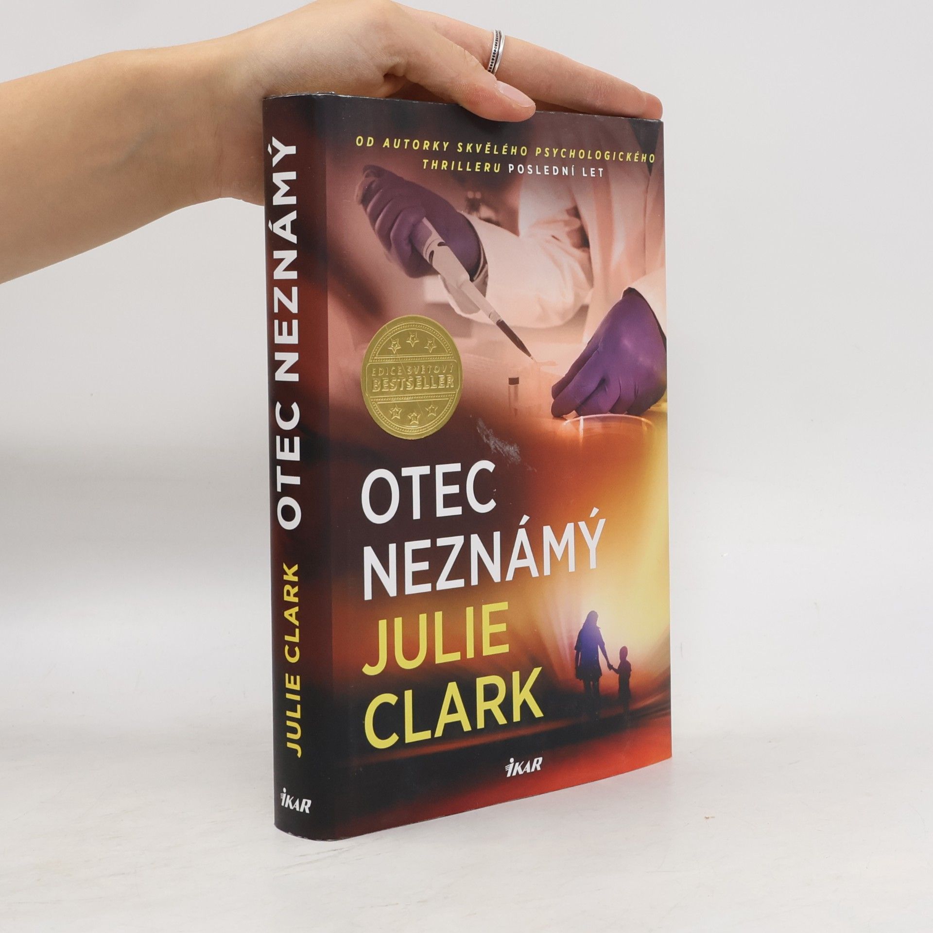Julie Clark Otec neznámý