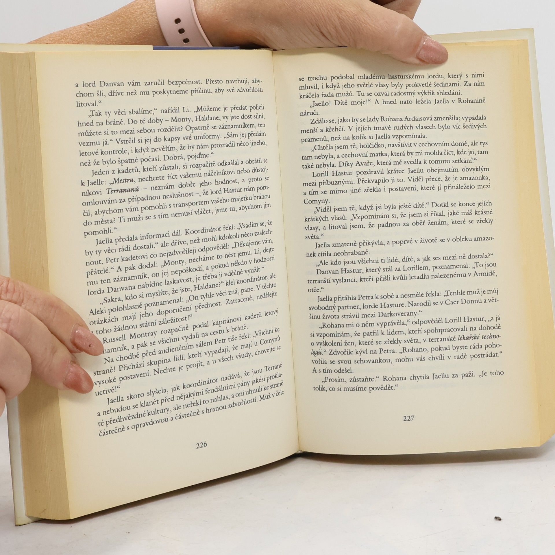 Marion Zimmer Bradley Darkover. Dům Thendara