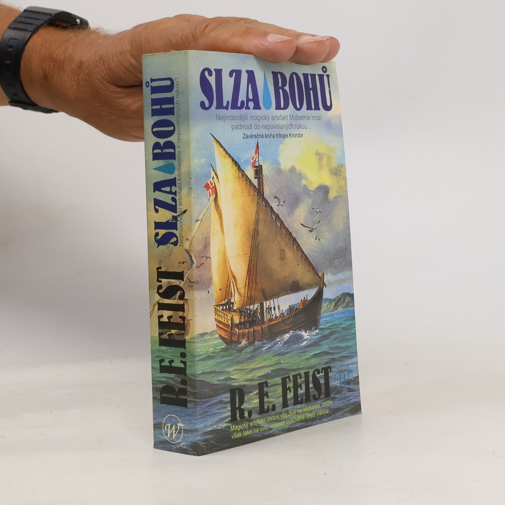 Raymond E. Feist Slza bohů
