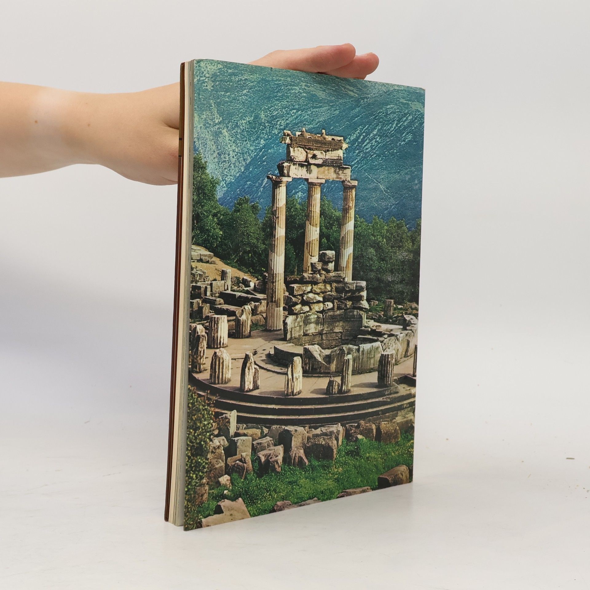 Dora Konsola Delphi - Die Ausgrabungsstätte und Das Museum