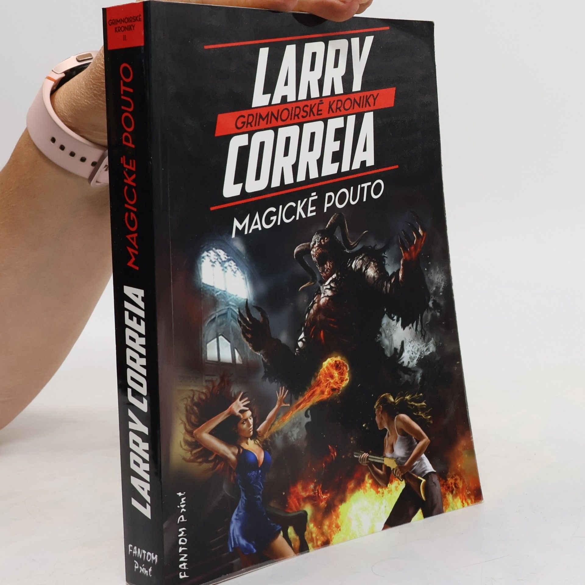 Larry Correia Grimnoirské kroniky 2. díl. Magické pouto