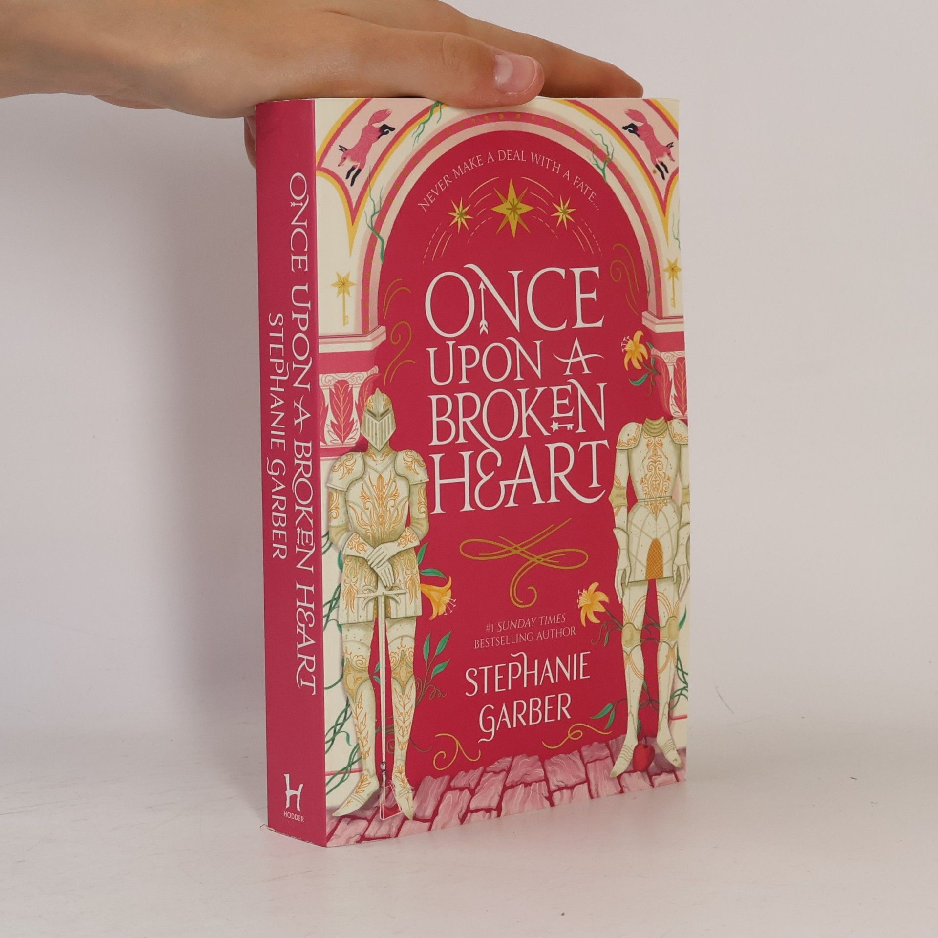 Stephanie Garber Once upon a broken heart