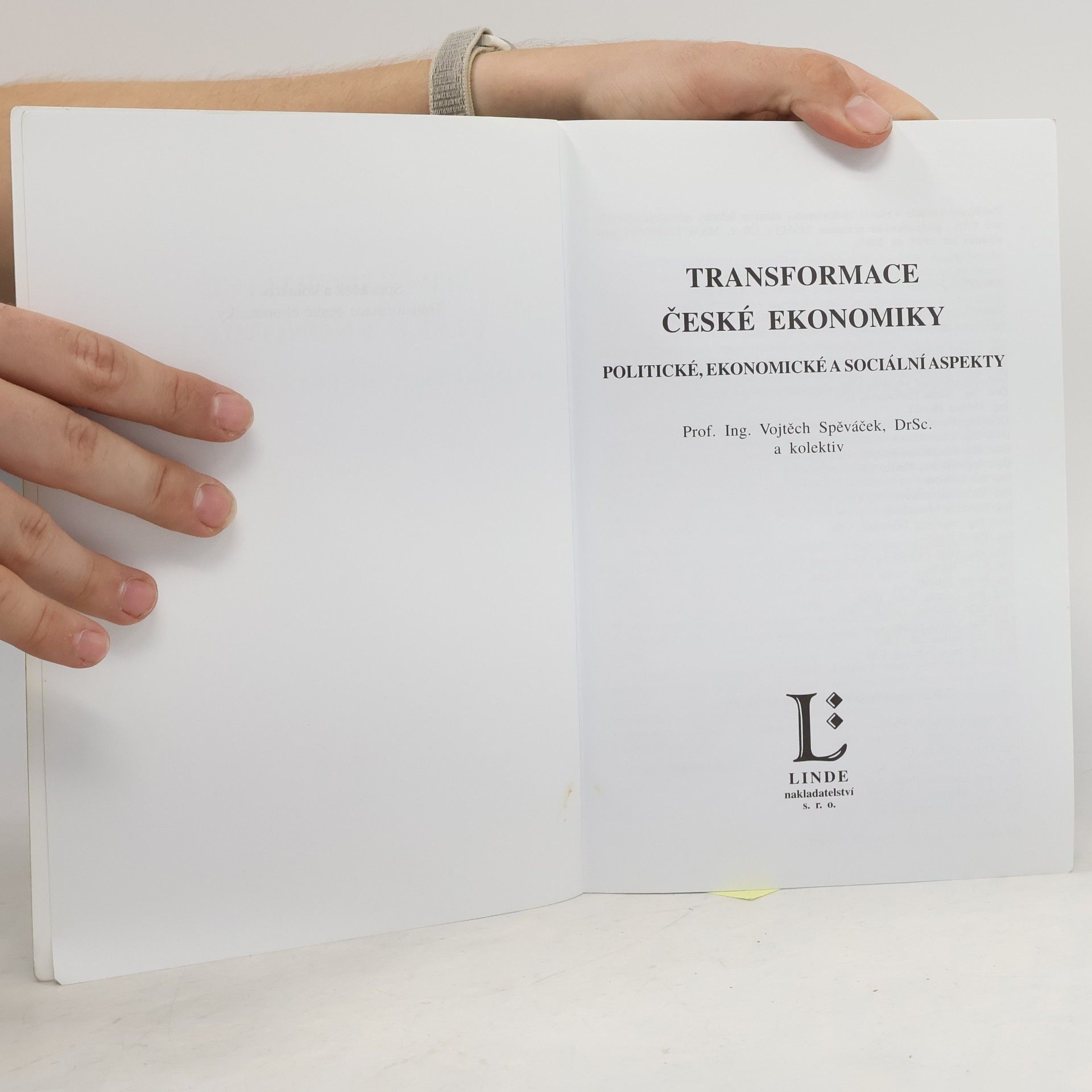Vojtěch Spěváček Transformace české ekonomiky: politické, ekonomické a sociální aspekty