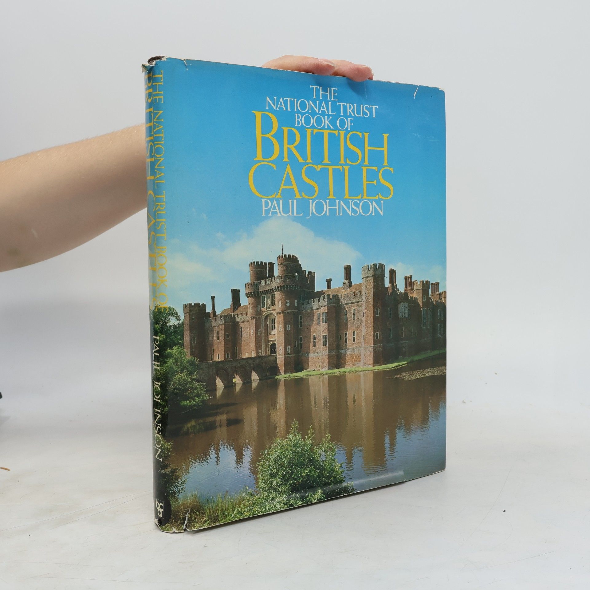 Paul Johnson The National Trust book of British Castles