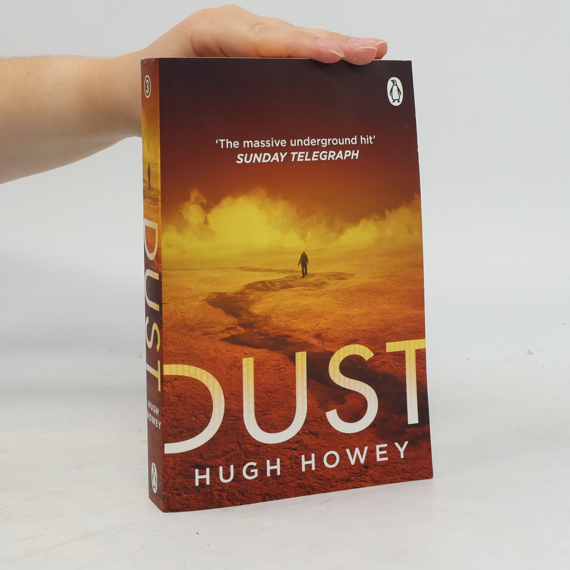 Hugh Howey Dust