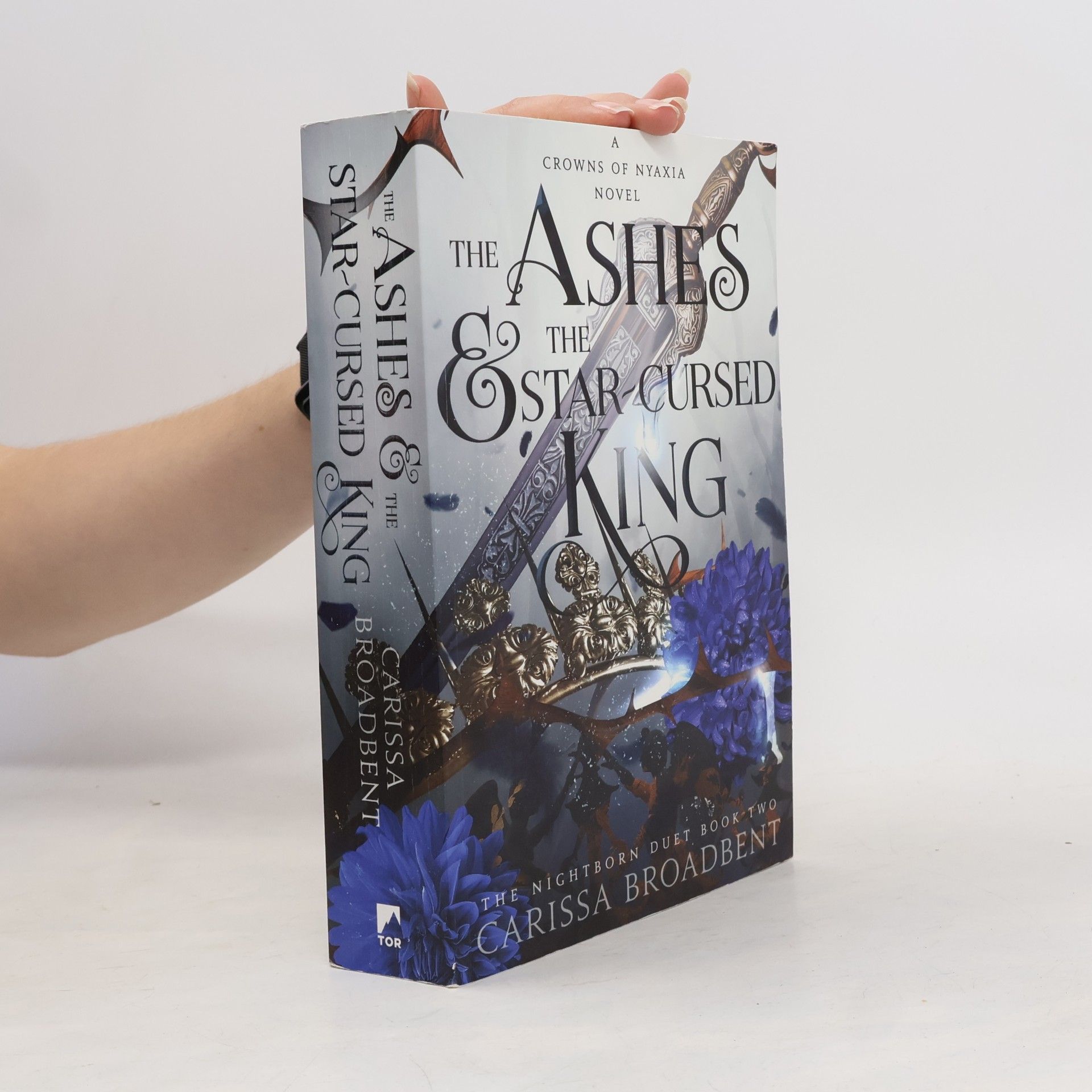 Carissa Broadbent Crowns of Nyaxia 2. The Ashes and the Star-Cursed King