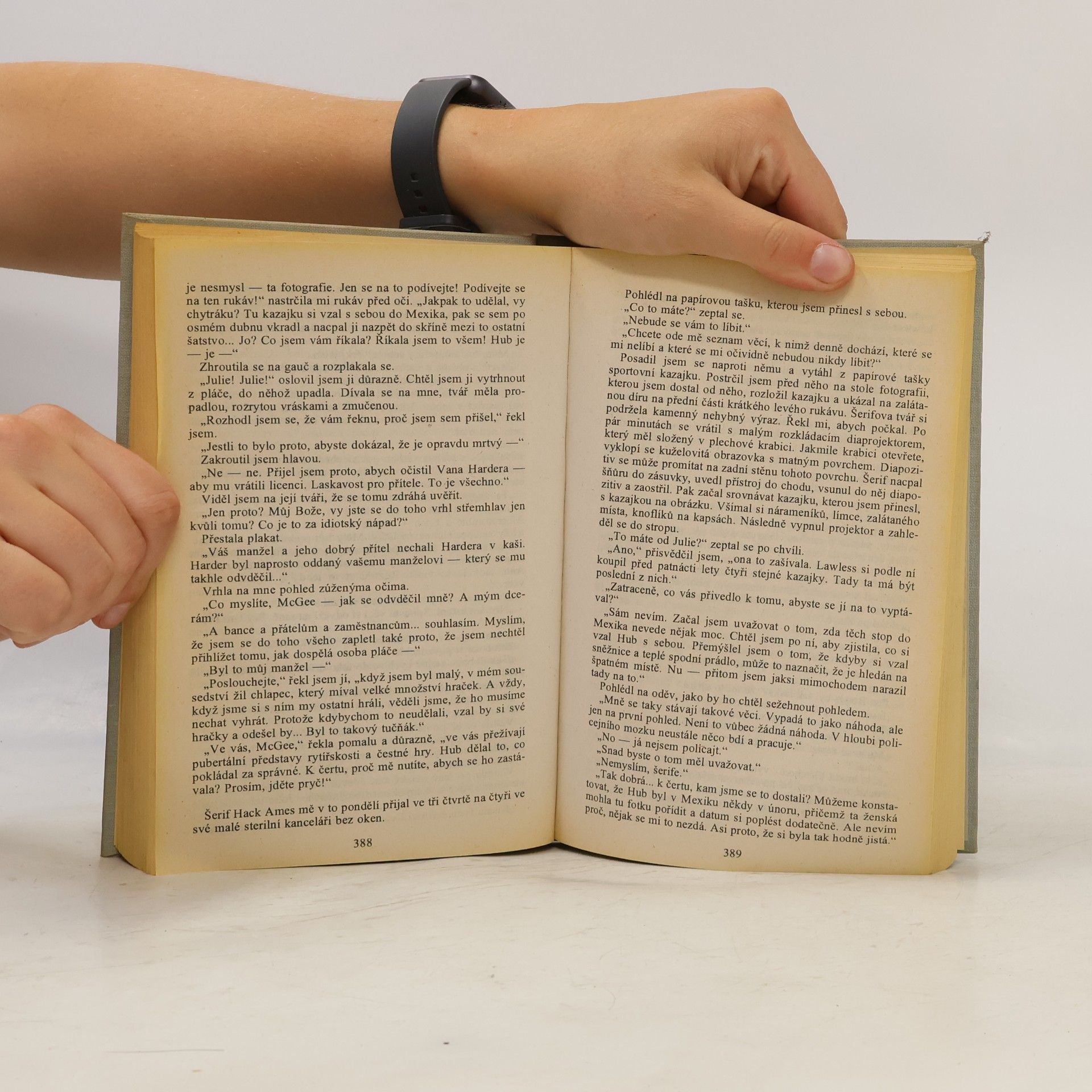 John D. MacDonald Tři případy a Travis McGee