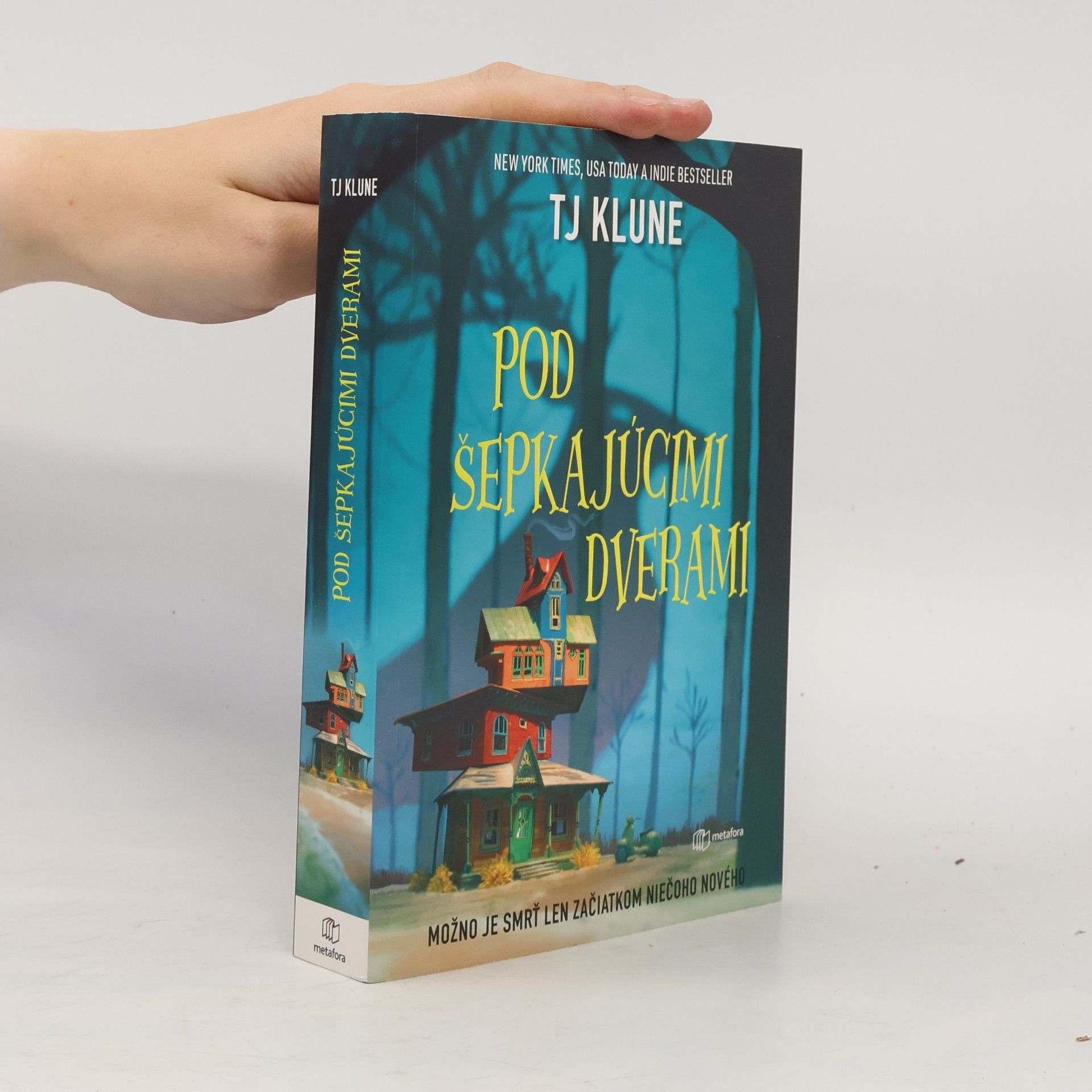 T.J. Klune Pod šepkajúcimi dverami
