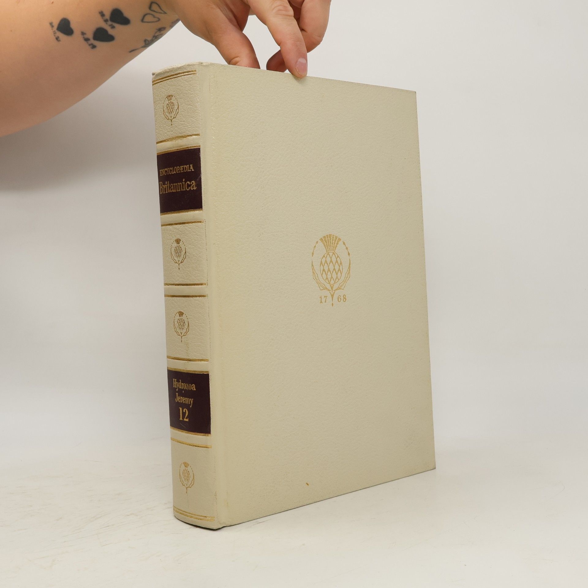 Kolektiv autorů Encyclopaedia Britannica. Volume 12