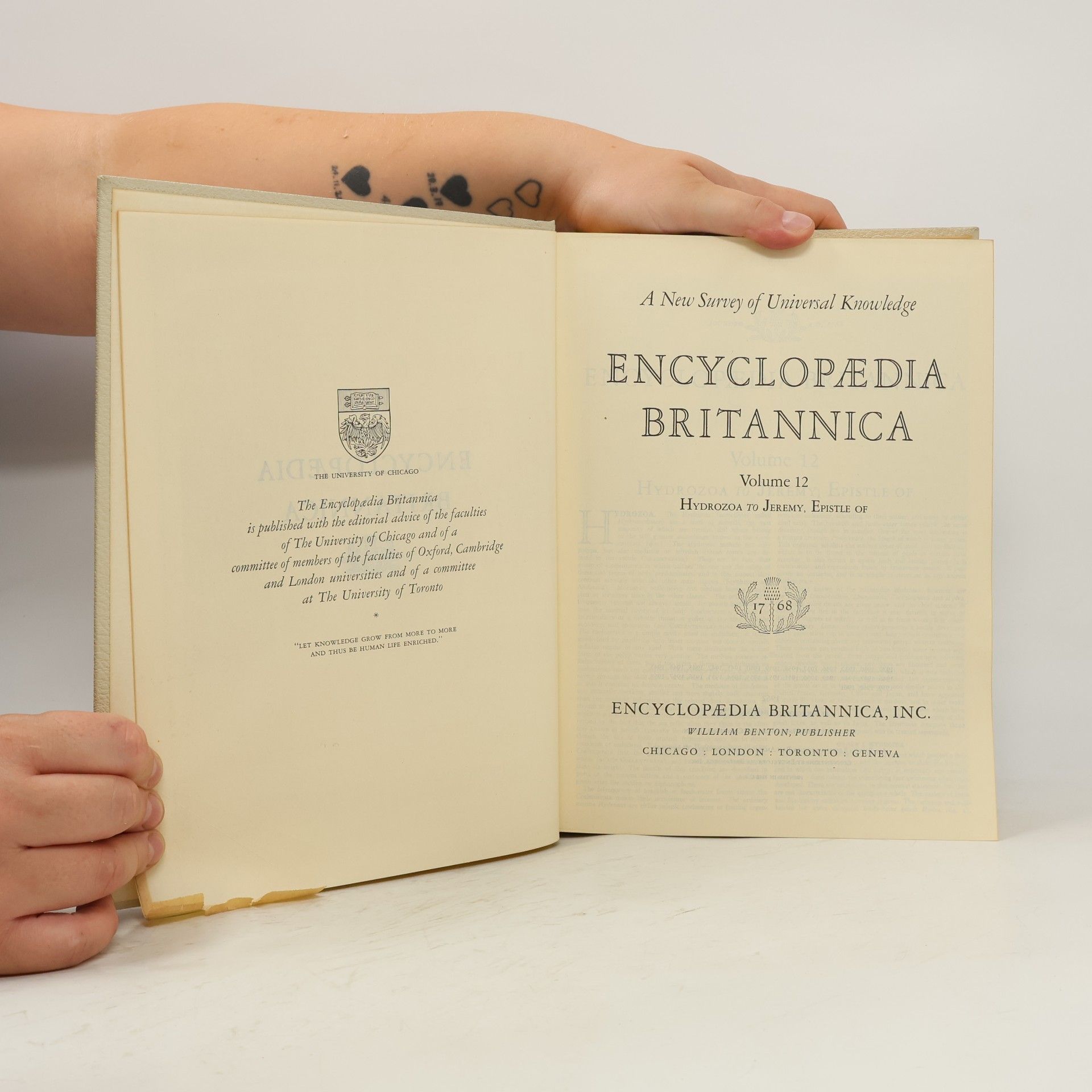 kolektiv Encyclopaedia Britannica. Volume 12