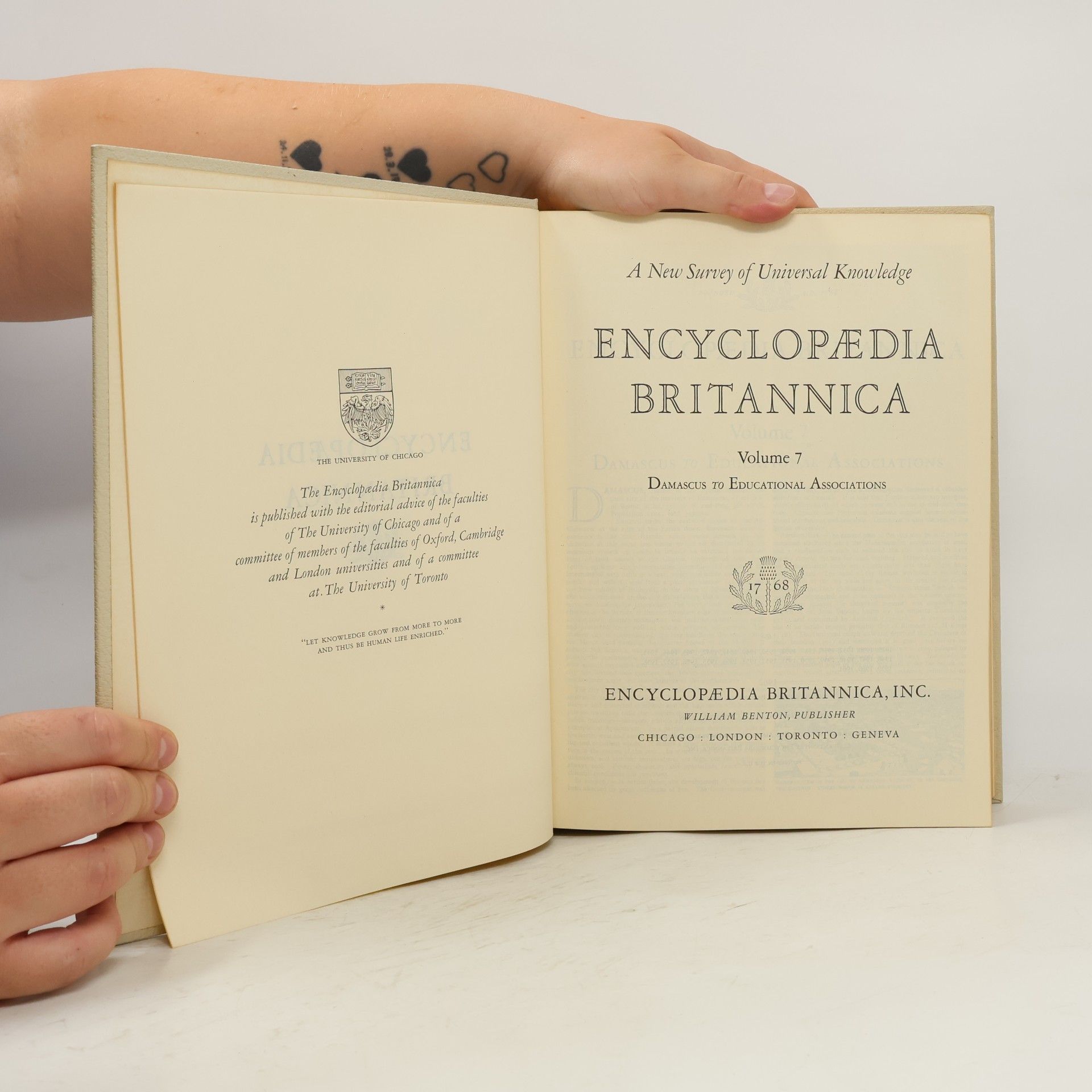 Kolektiv autorů Encyclopaedia Britannica. Volume 7
