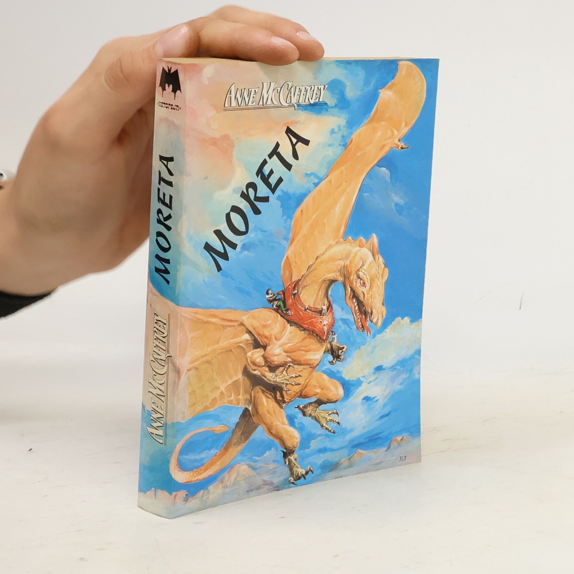 Anne McCaffrey Moreta : paní pernských draků