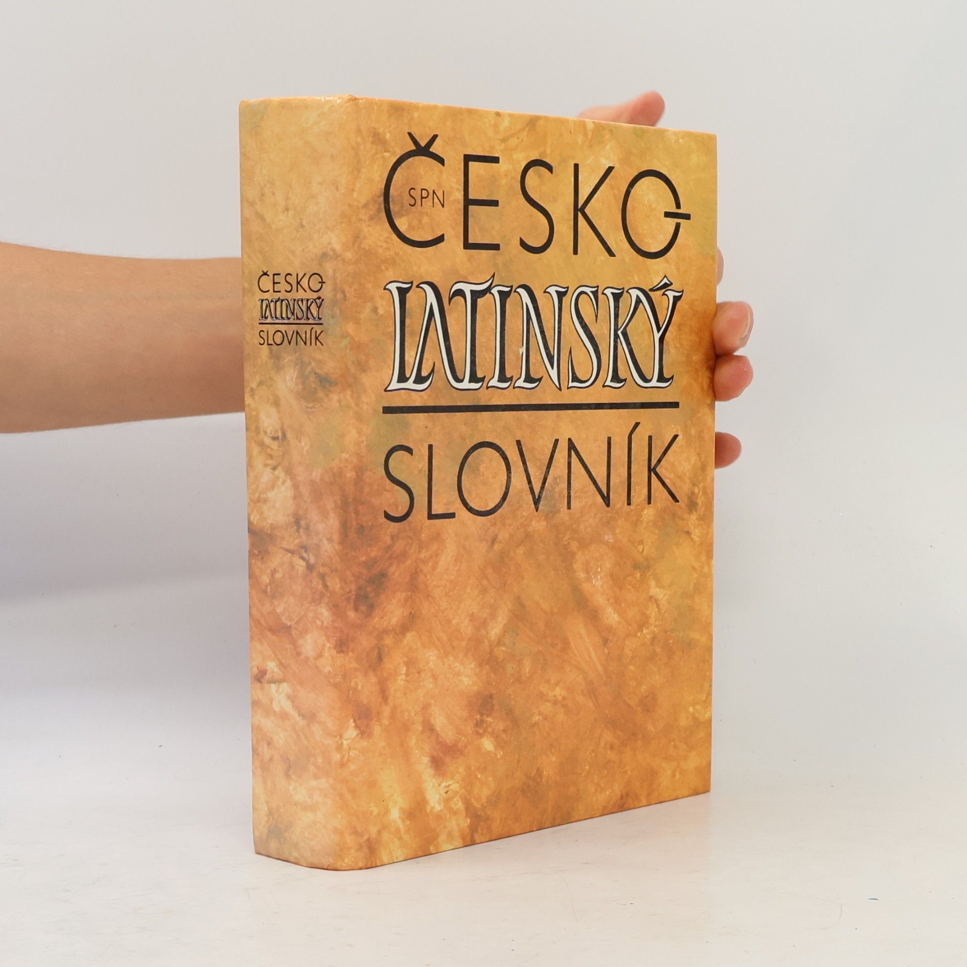 Česko-latinský slovník starověké a současné latiny