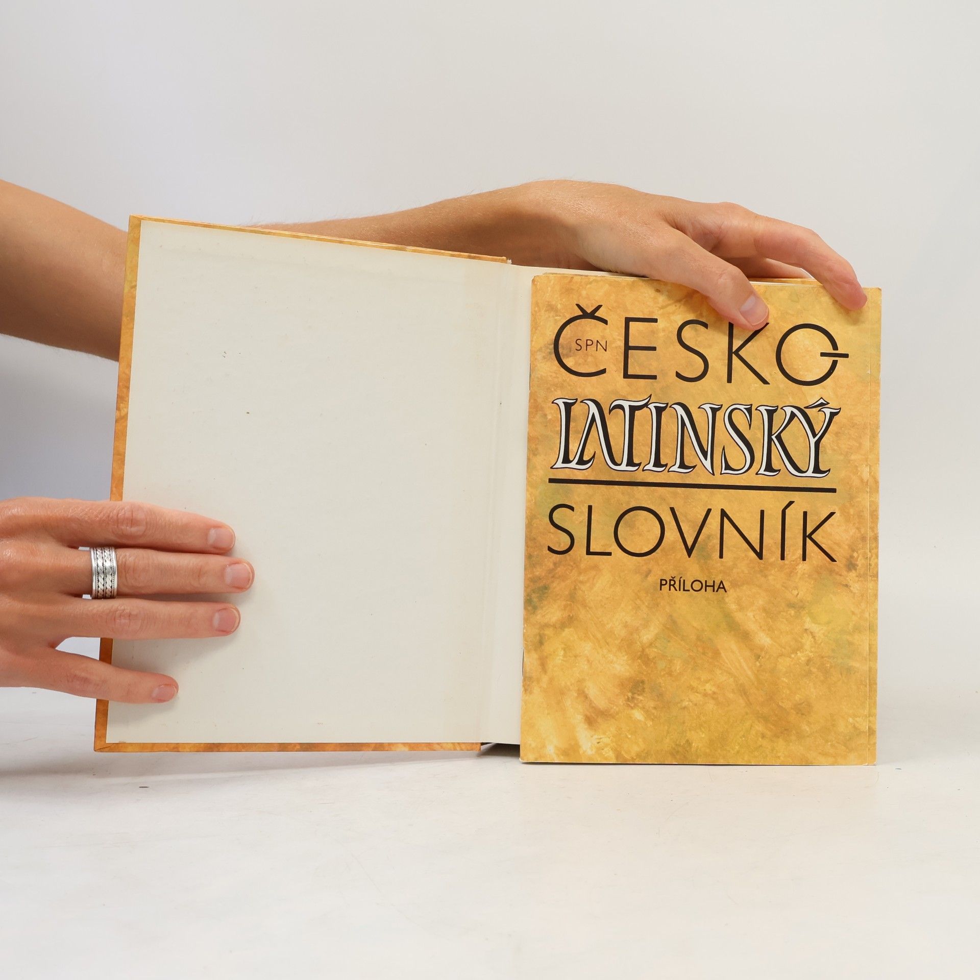Zdeněk Quitt Česko-latinský slovník starověké a současné latiny