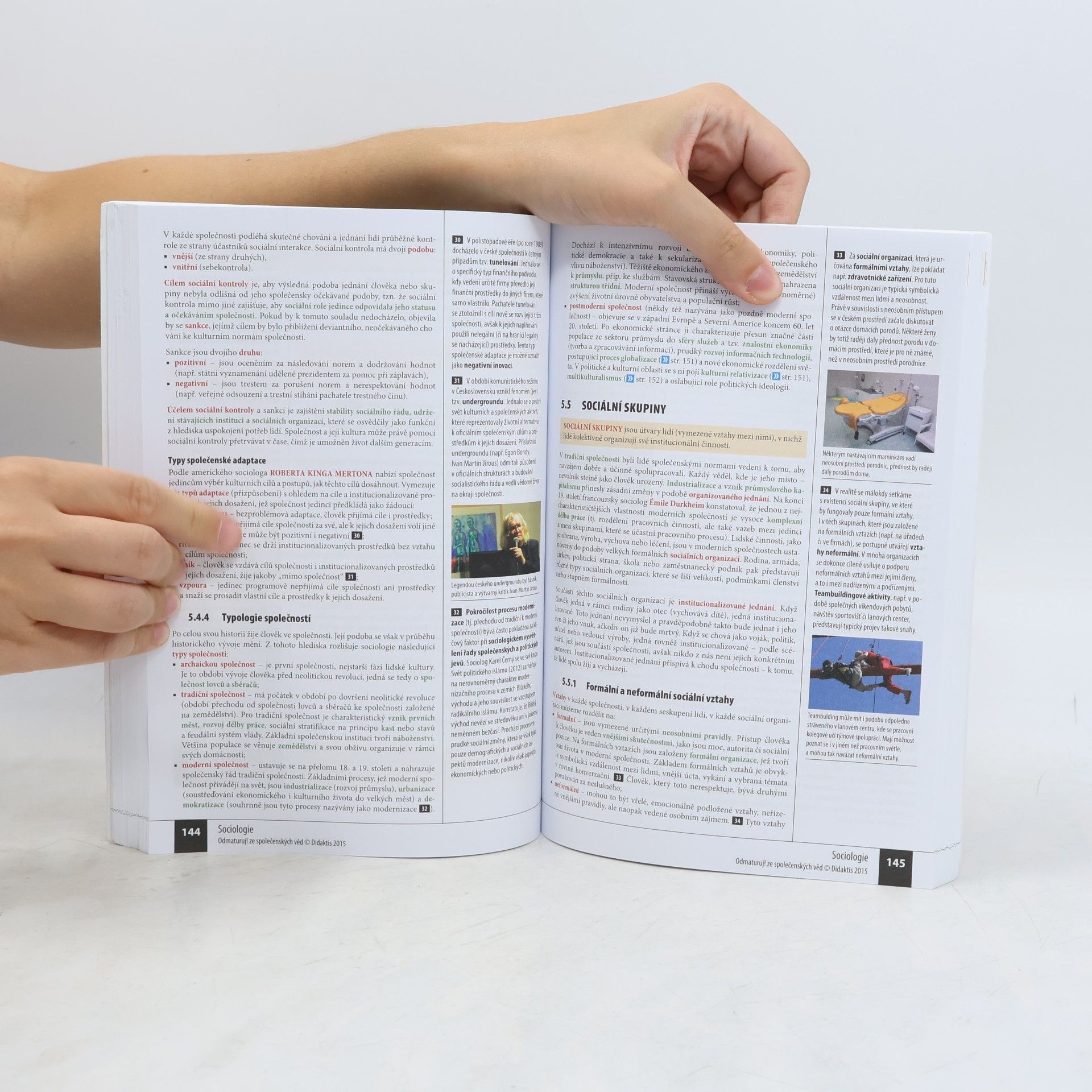 Autorenkollektiv Odmaturuj! ze společenských věd