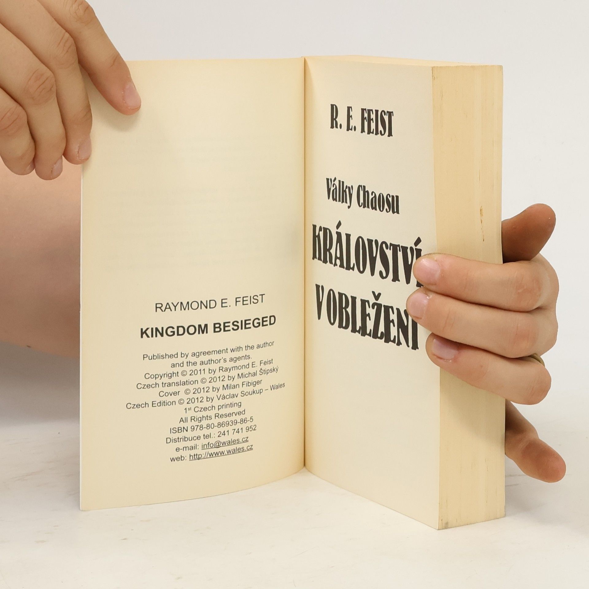 Raymond E. Feist Království v obležení