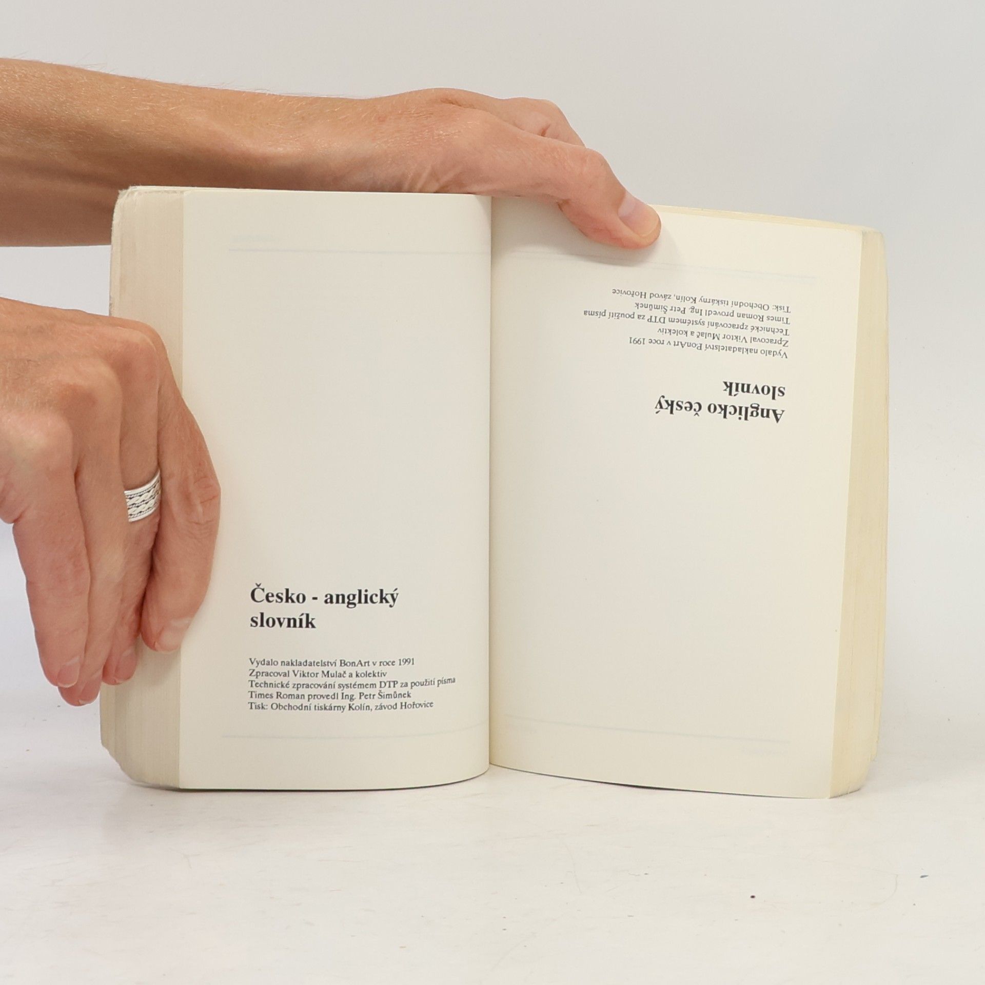 Auteurscollectief English Czech Dictionary. Czech English Dictionary