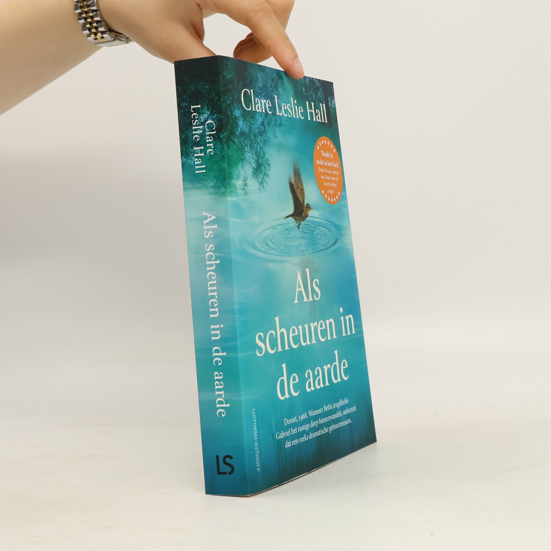 Clare Leslie Hall Als scheuren in de aarde