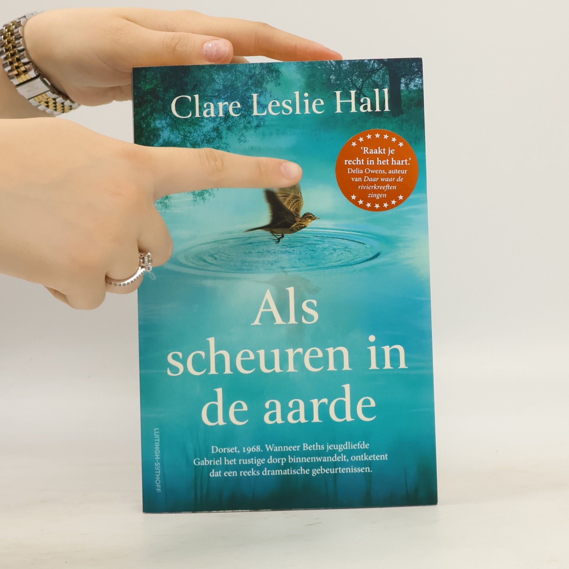 Clare Leslie Hall Als scheuren in de aarde